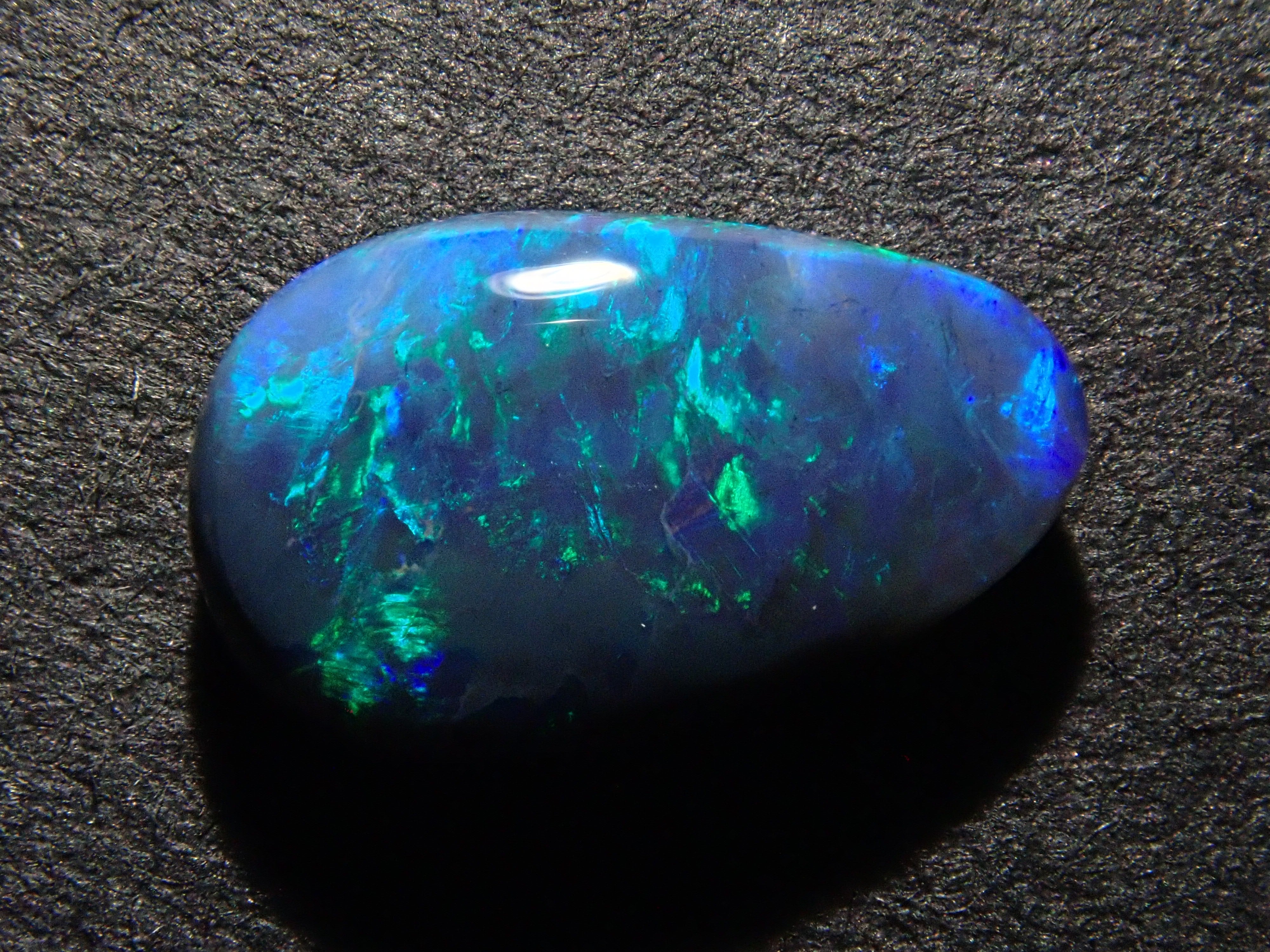【12562526掲載】オーストラリア産ブラックオパール 0.768ctルース