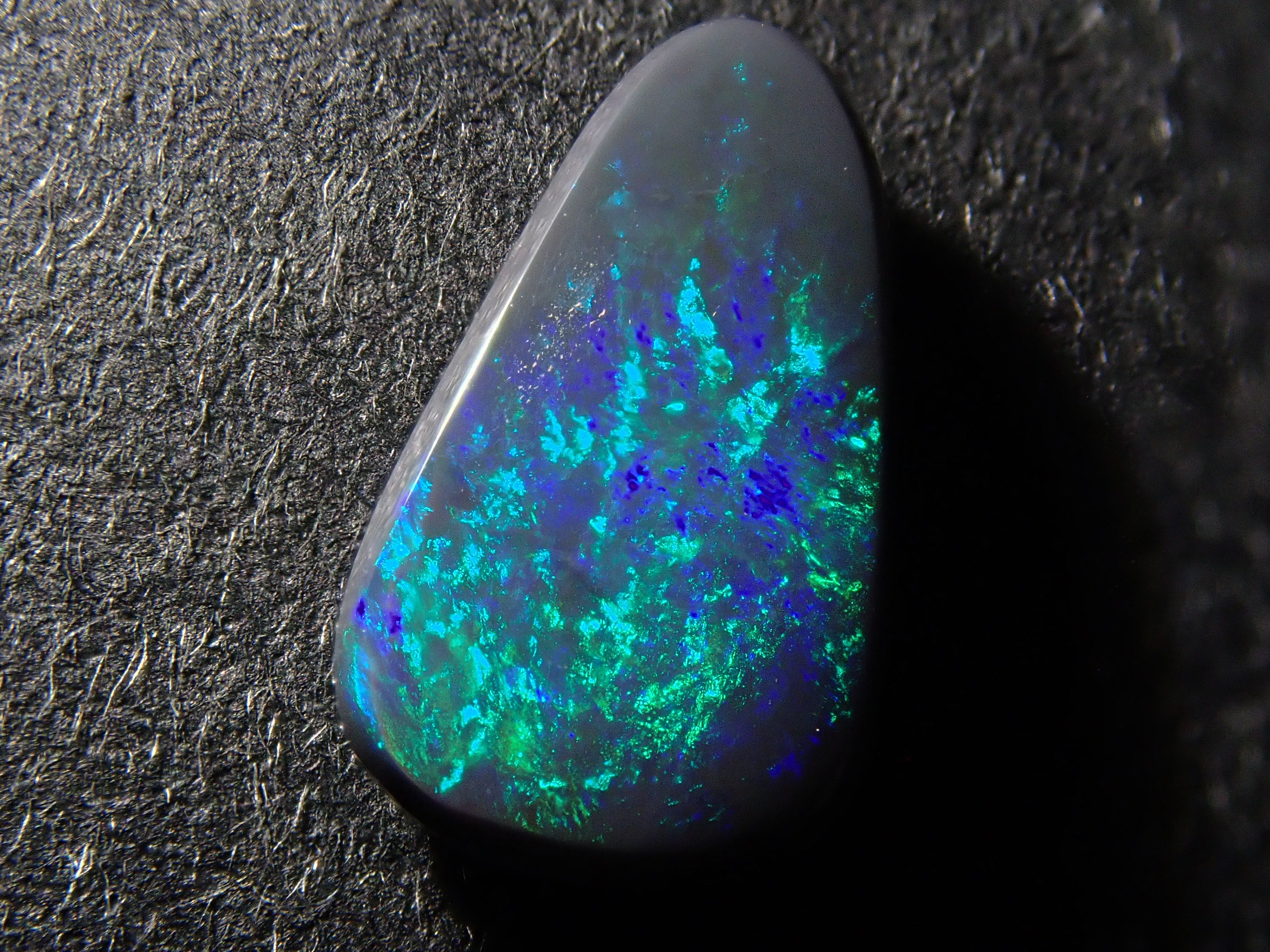 オーストラリア産ブラックオパール 0.754ctルース