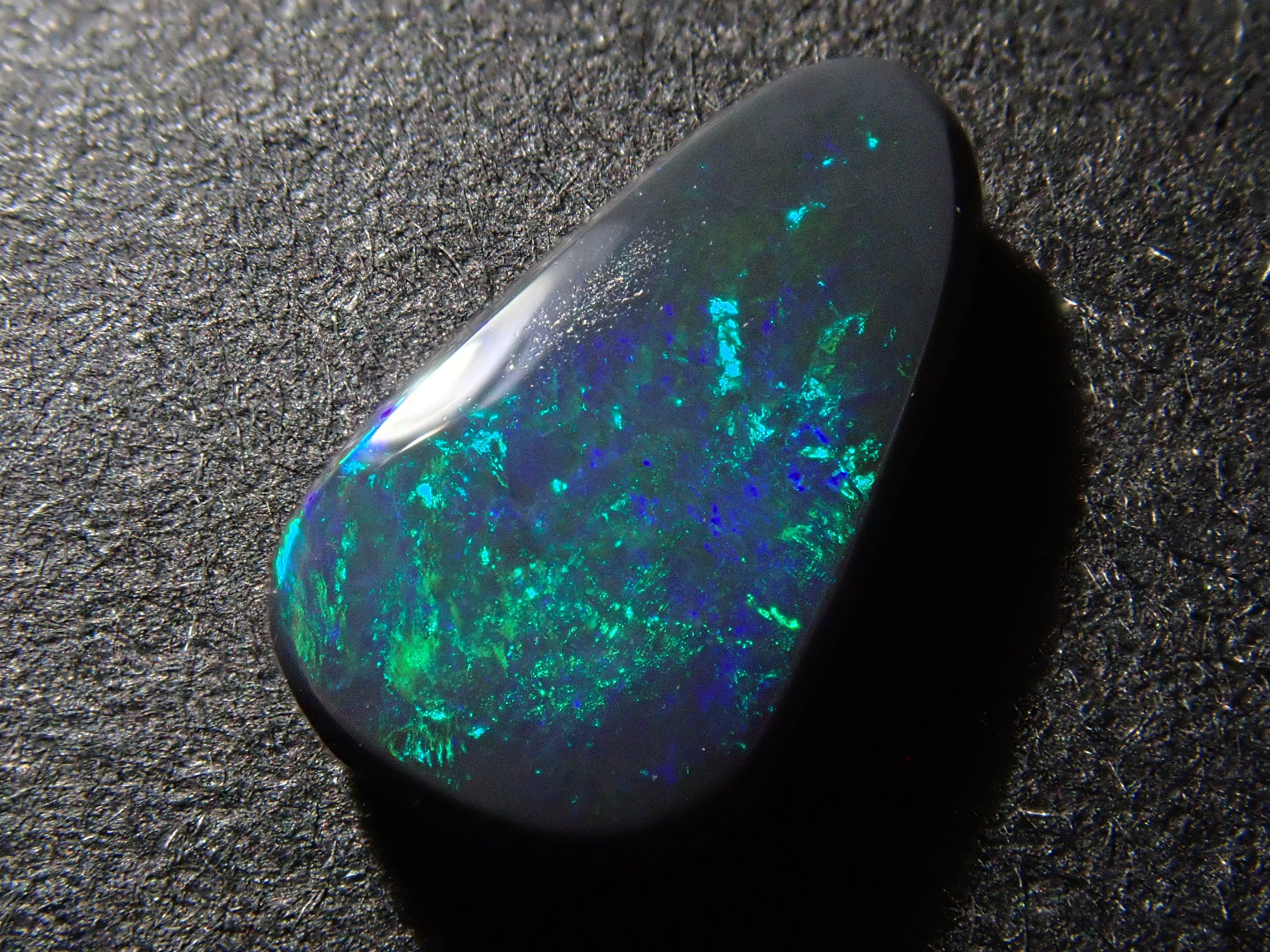 オーストラリア産ブラックオパール 0.754ctルース