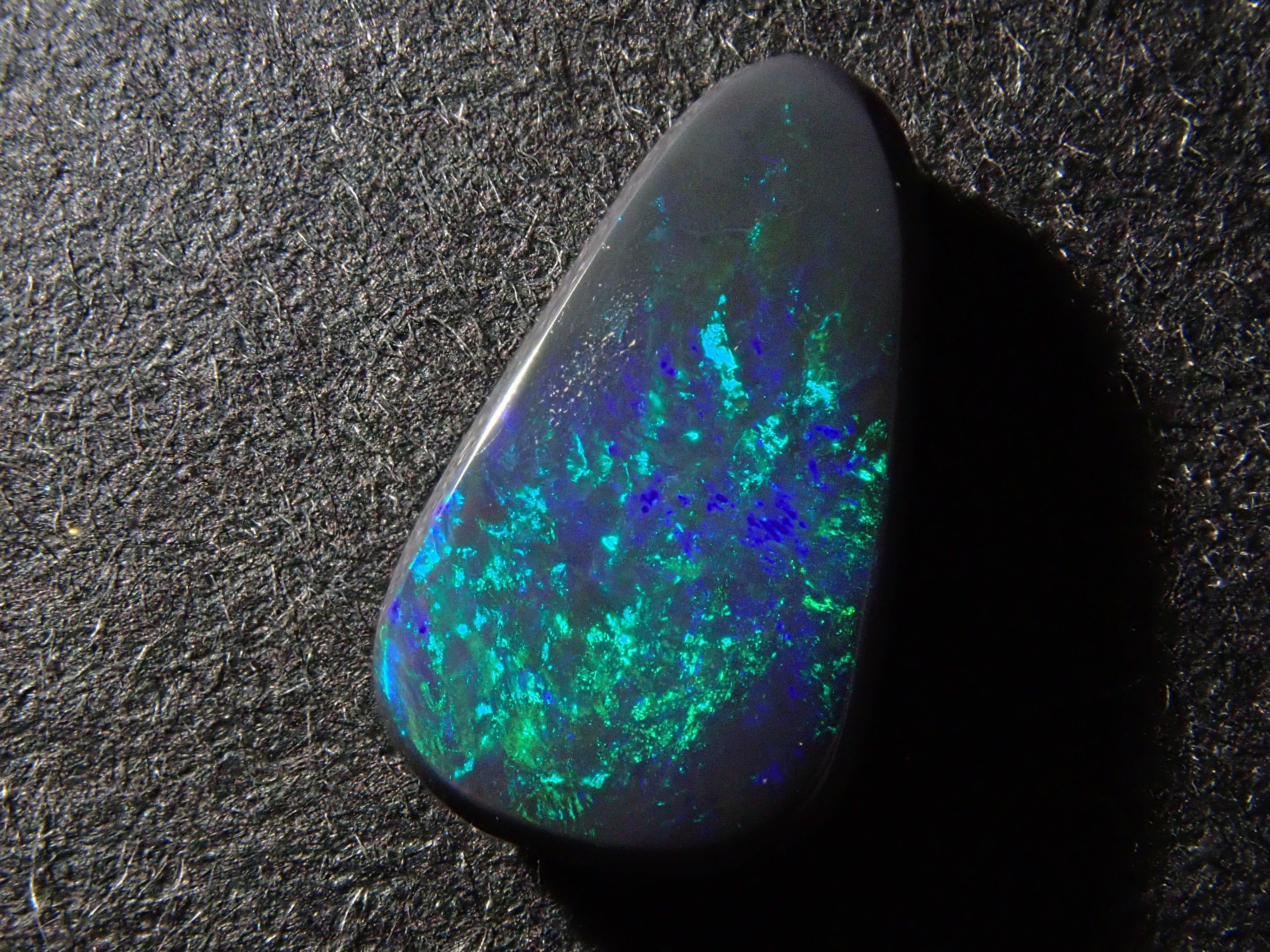 オーストラリア産ブラックオパール 0.754ctルース