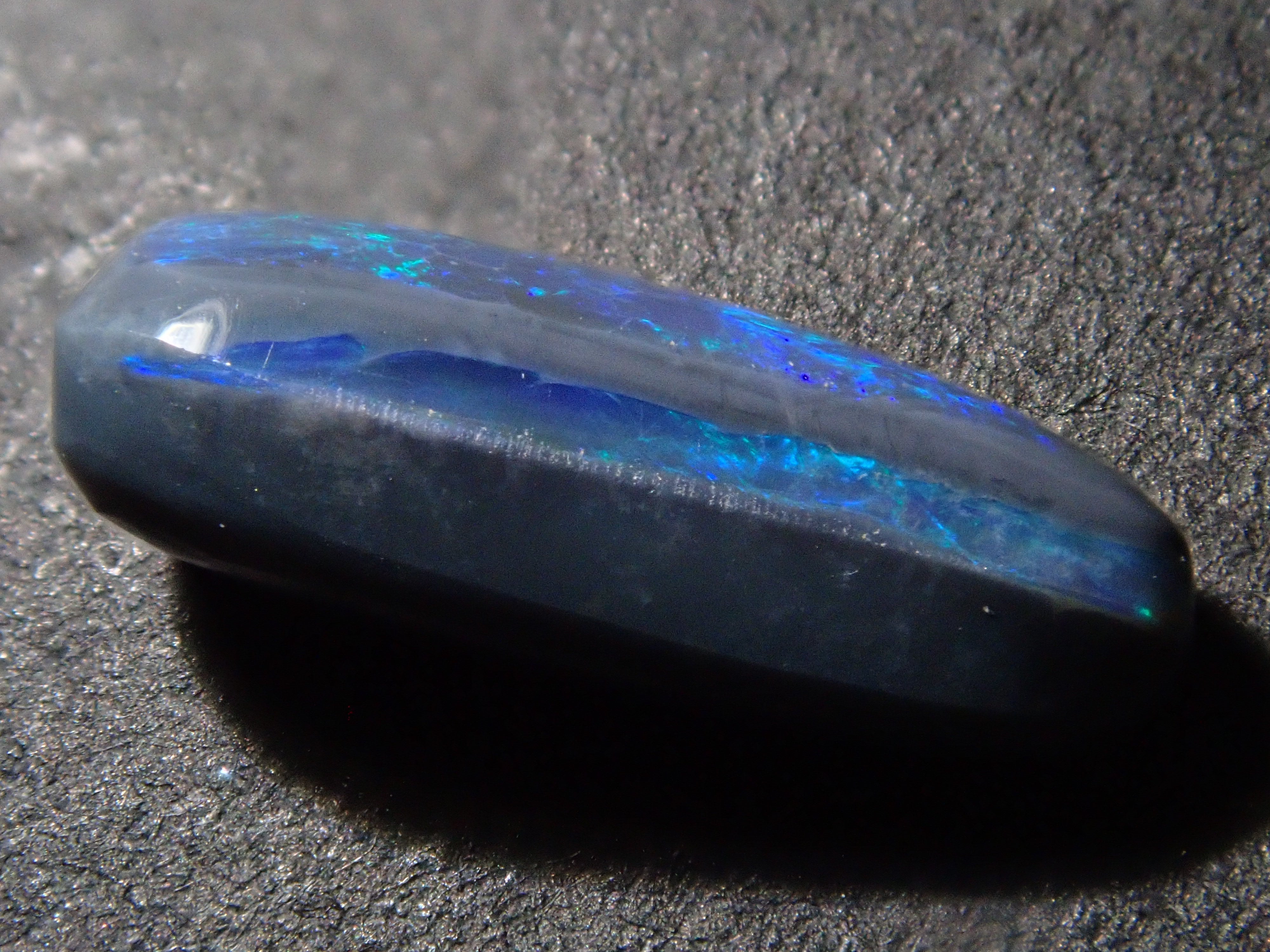 【12562535掲載】オーストラリア産ブラックオパール 1.311ctルース