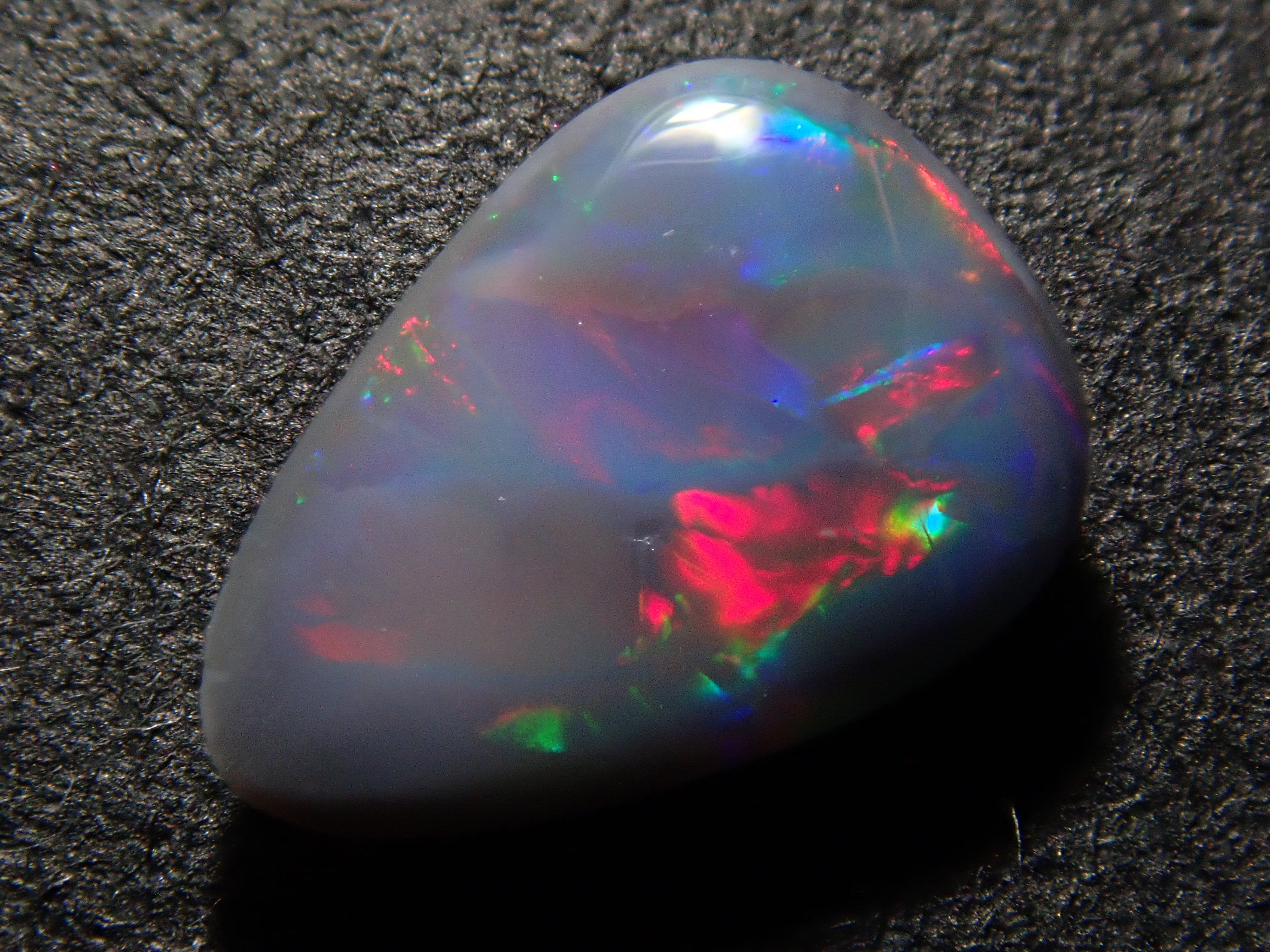 【12562540掲載】オーストラリア産ブラックオパール 0.336ctルース