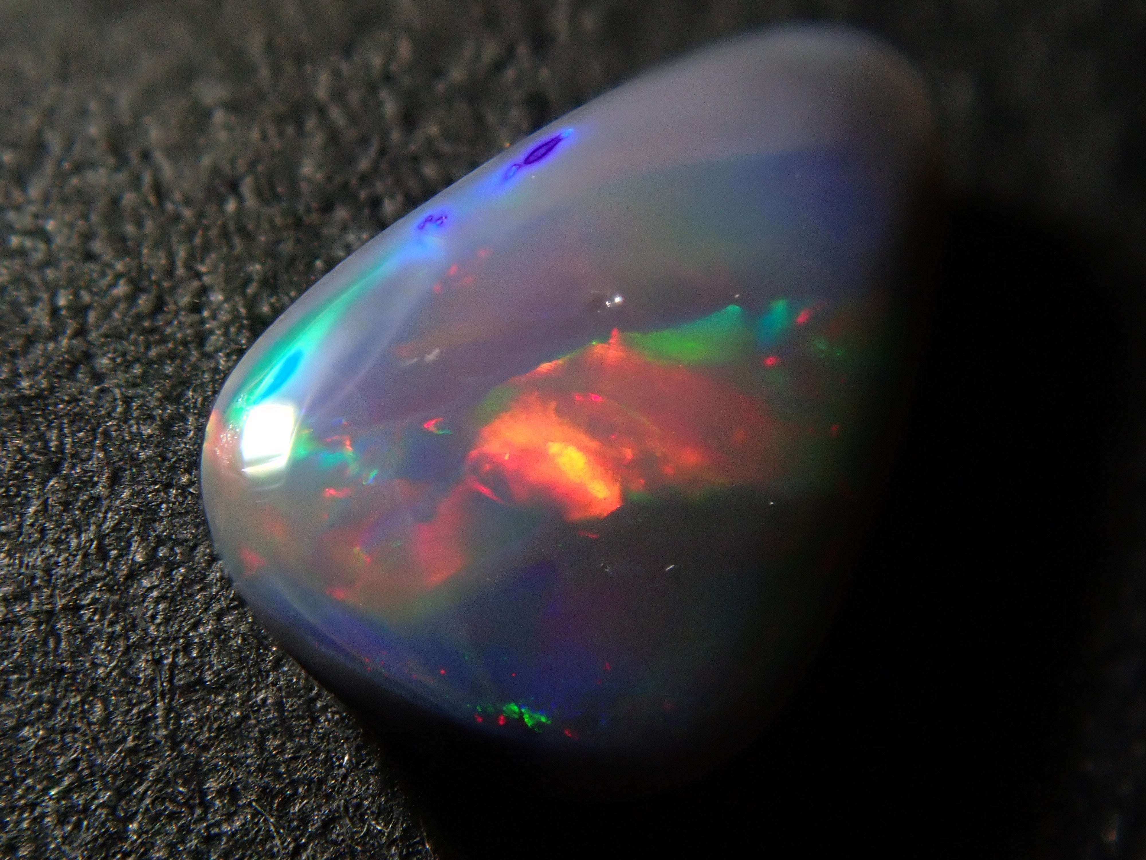 【12562540掲載】オーストラリア産ブラックオパール 0.336ctルース