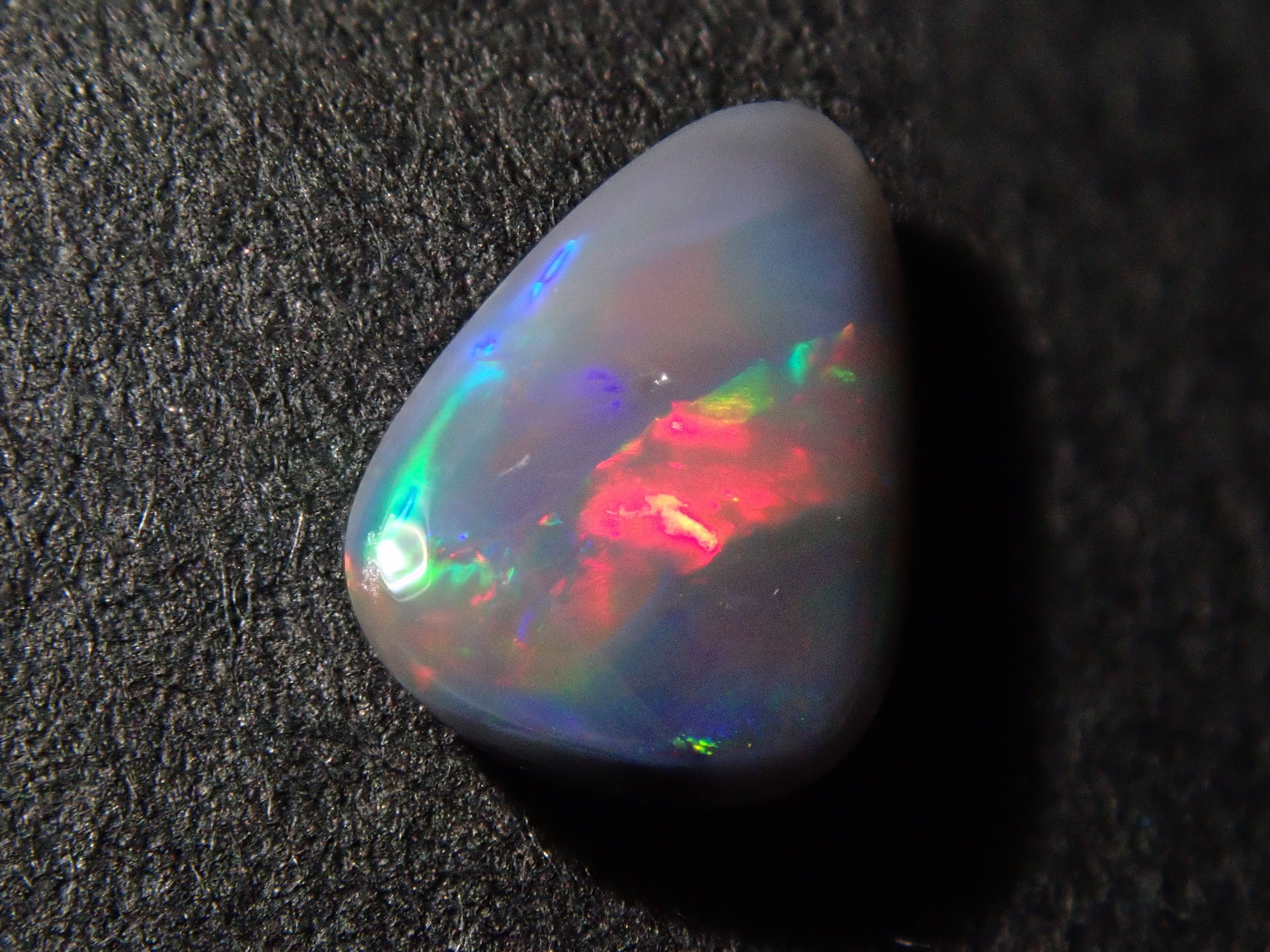 【12562540掲載】オーストラリア産ブラックオパール 0.336ctルース