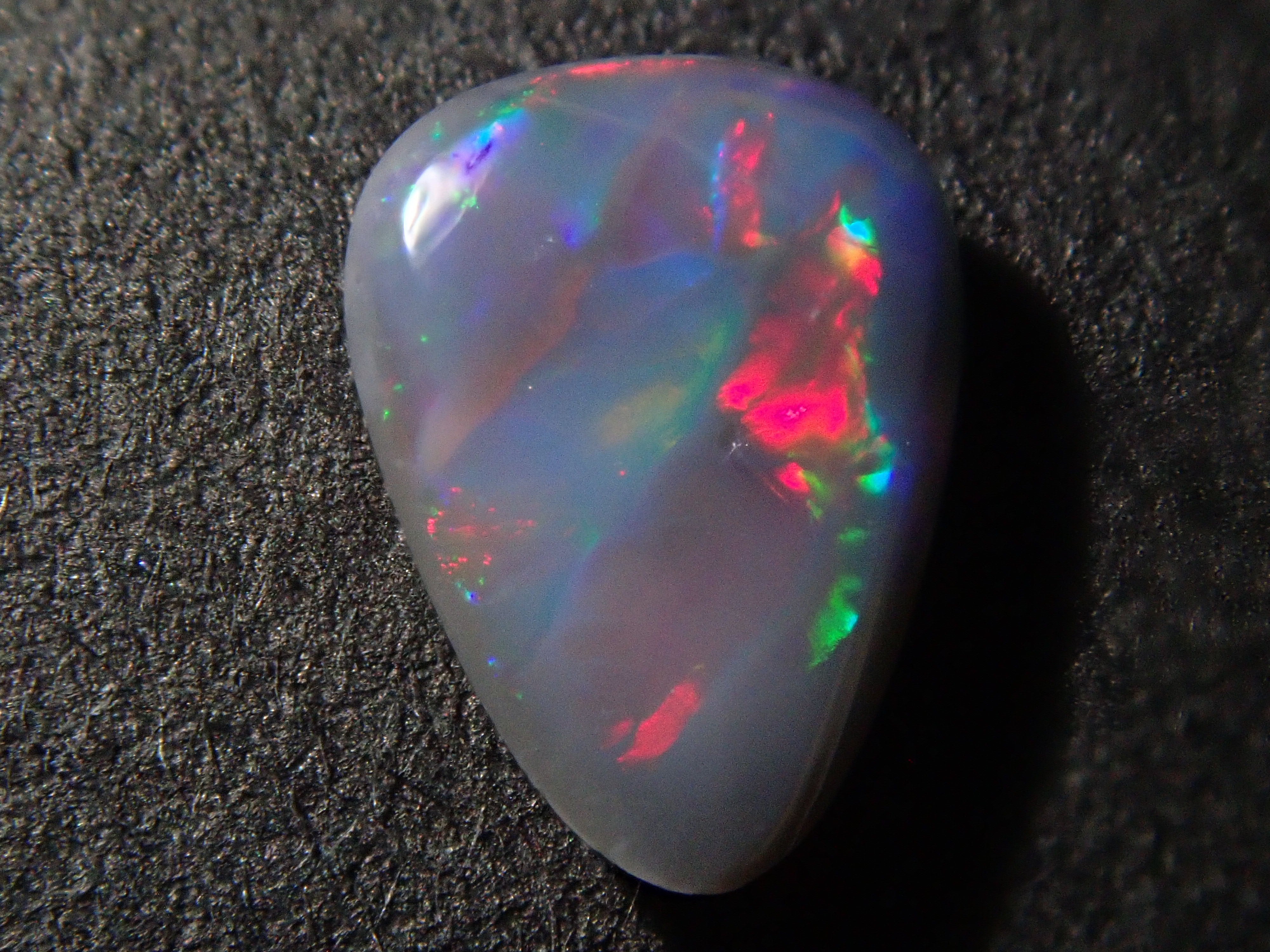 【12562540掲載】オーストラリア産ブラックオパール 0.336ctルース