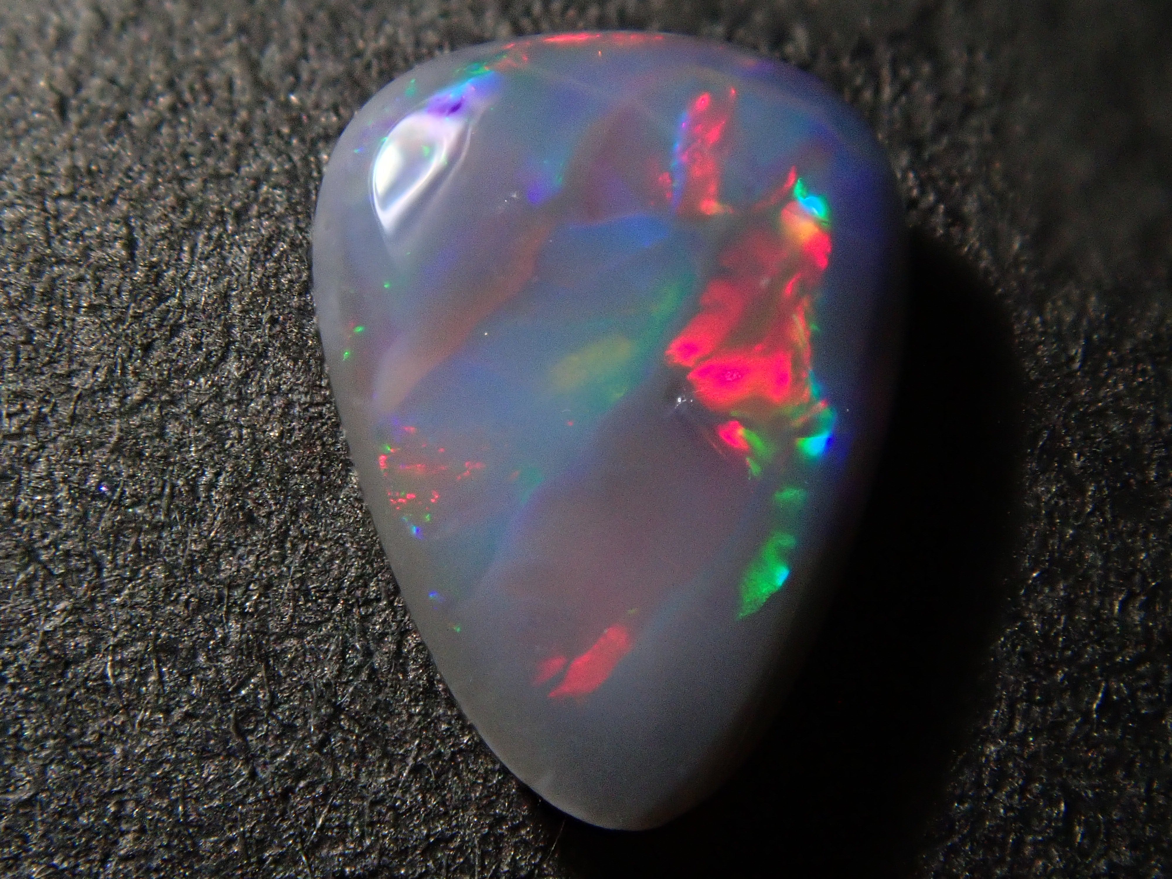 【12562540掲載】オーストラリア産ブラックオパール 0.336ctルース