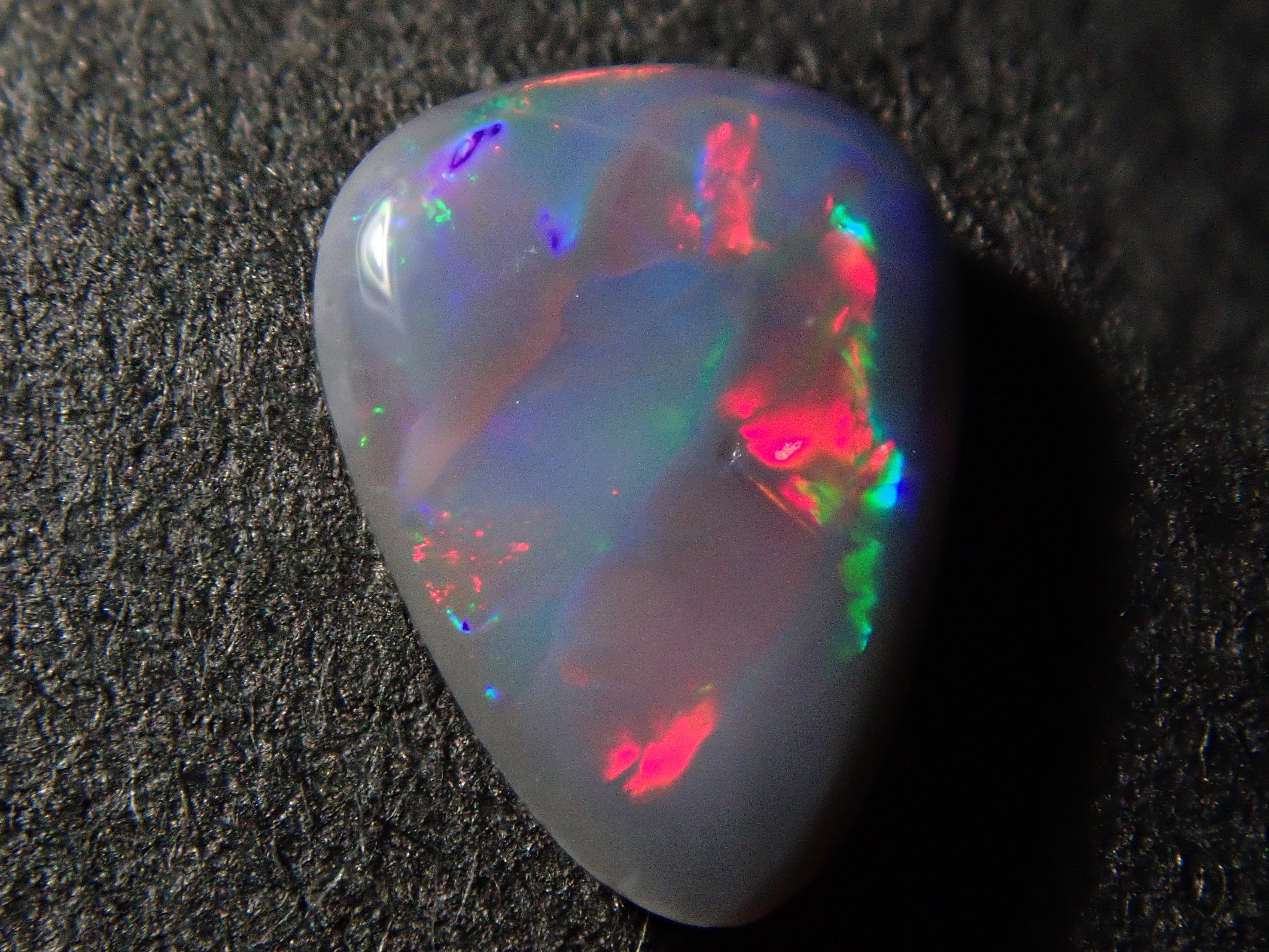 【12562540掲載】オーストラリア産ブラックオパール 0.336ctルース