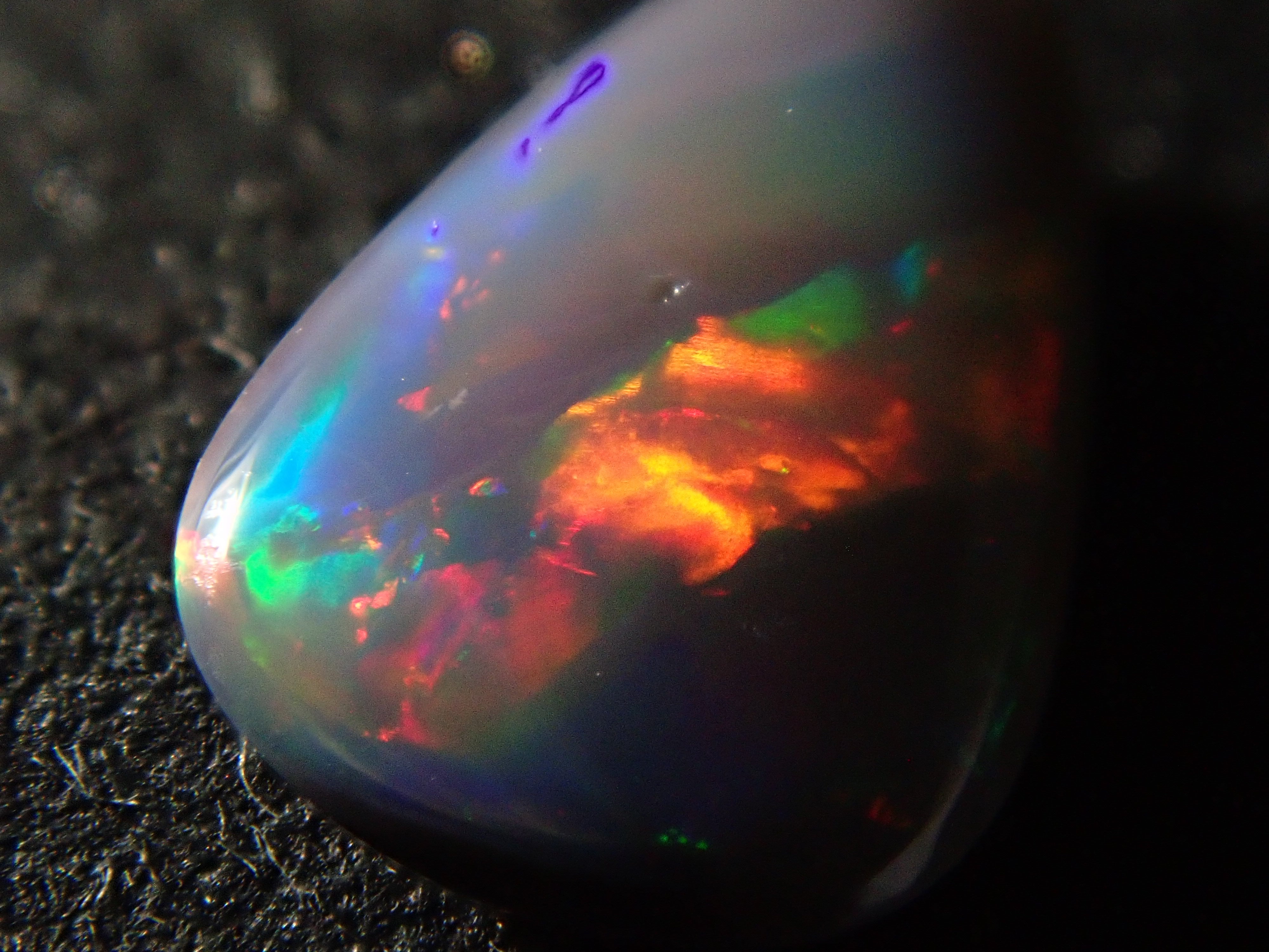 【12562540掲載】オーストラリア産ブラックオパール 0.336ctルース