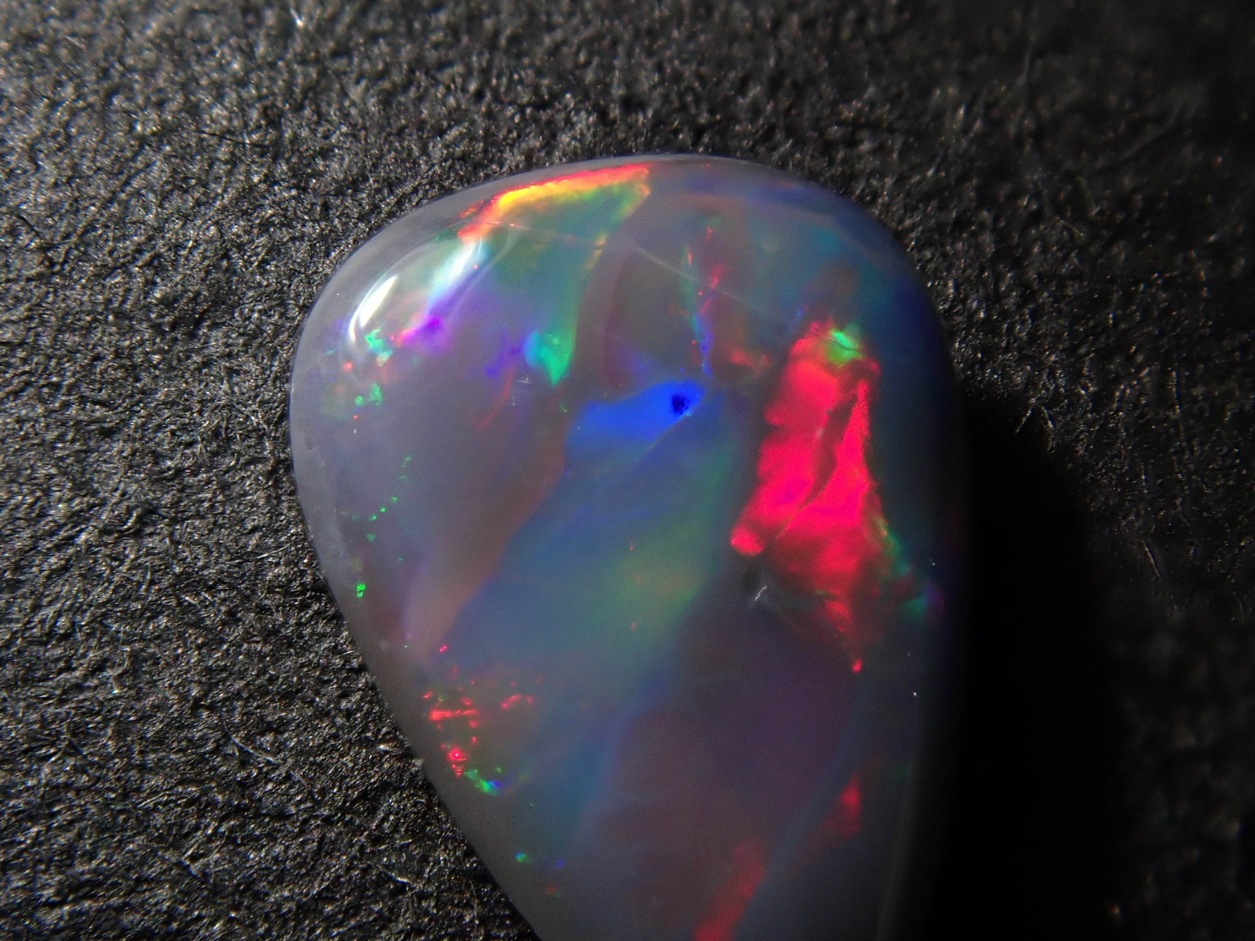 【12562540掲載】オーストラリア産ブラックオパール 0.336ctルース