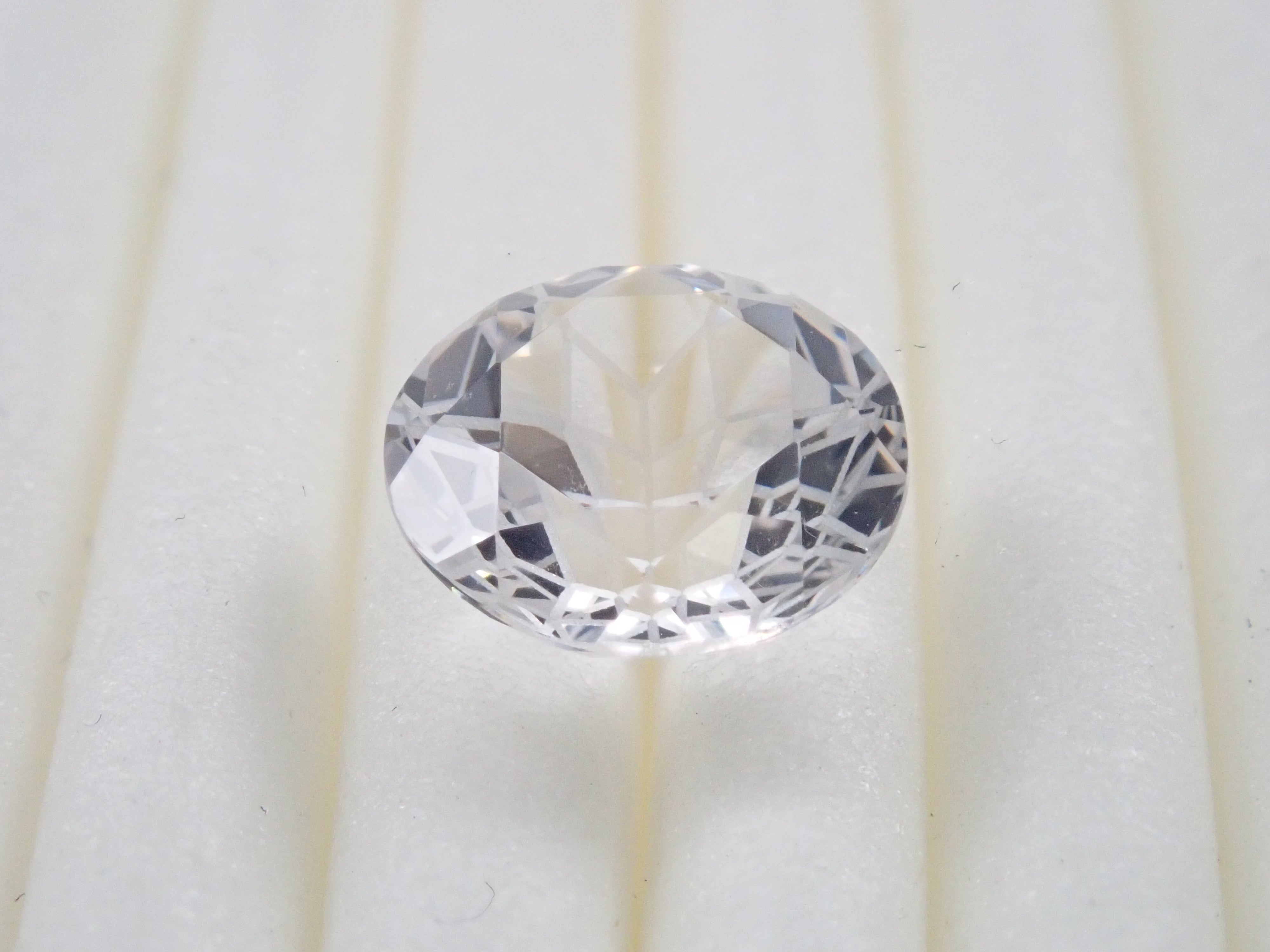 【ダンデライオンカット】ダンビュライト 8mm/1.860ct《コラボ》ルース ワッペン付