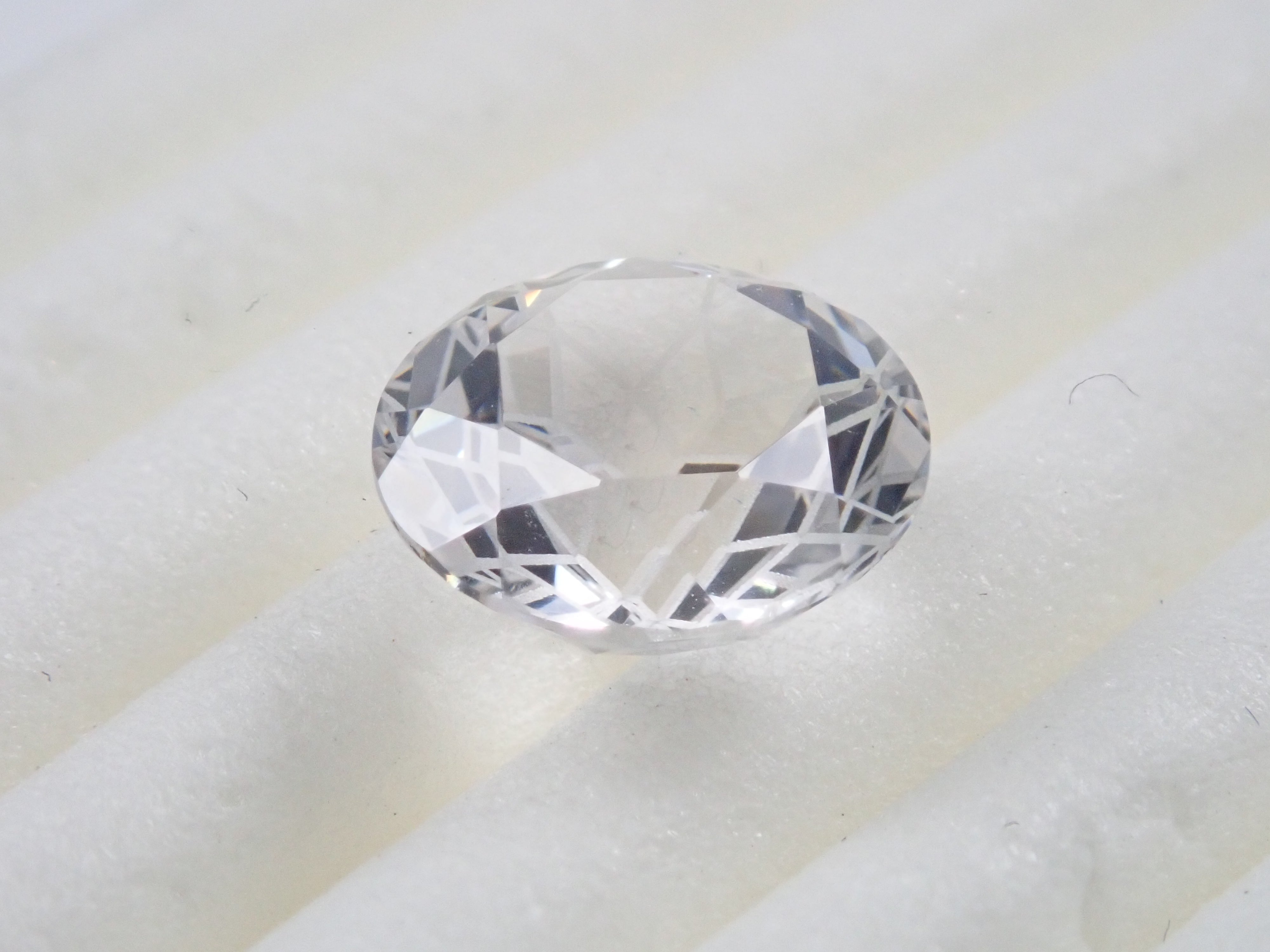 【ダンデライオンカット】ダンビュライト 8mm/1.860ct《コラボ》ルース ワッペン付