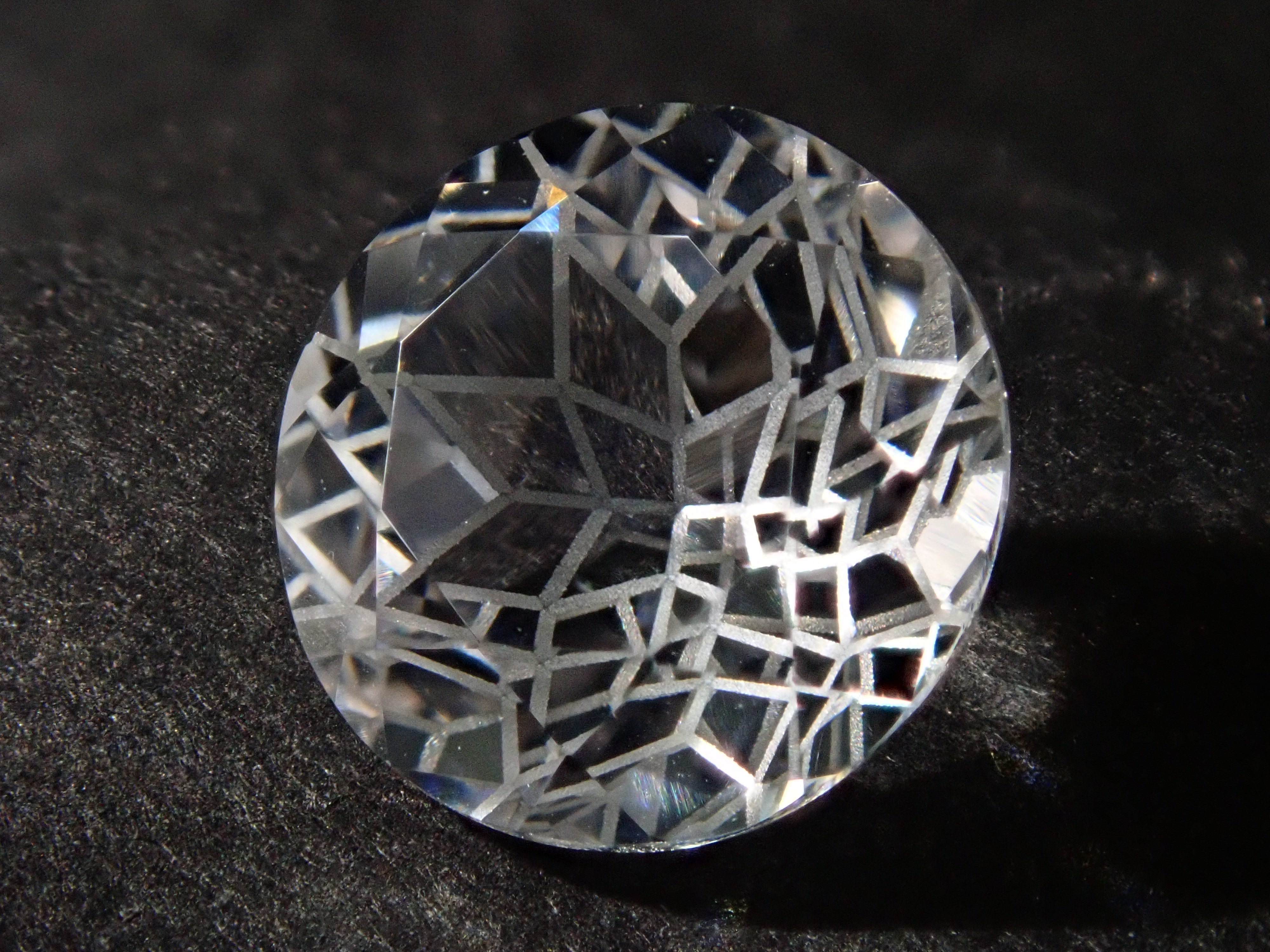 【ダンデライオンカット】ダンビュライト 8mm/1.860ct《コラボ》ルース ワッペン付