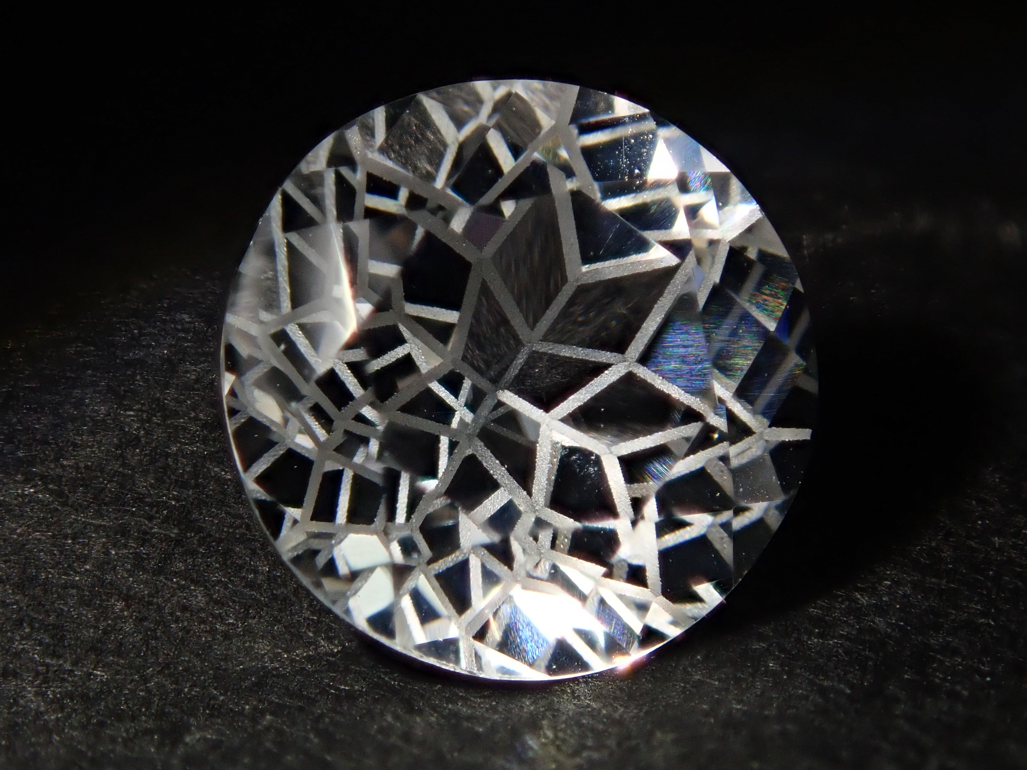 【ダンデライオンカット】ダンビュライト 8mm/1.860ct《コラボ》ルース ワッペン付