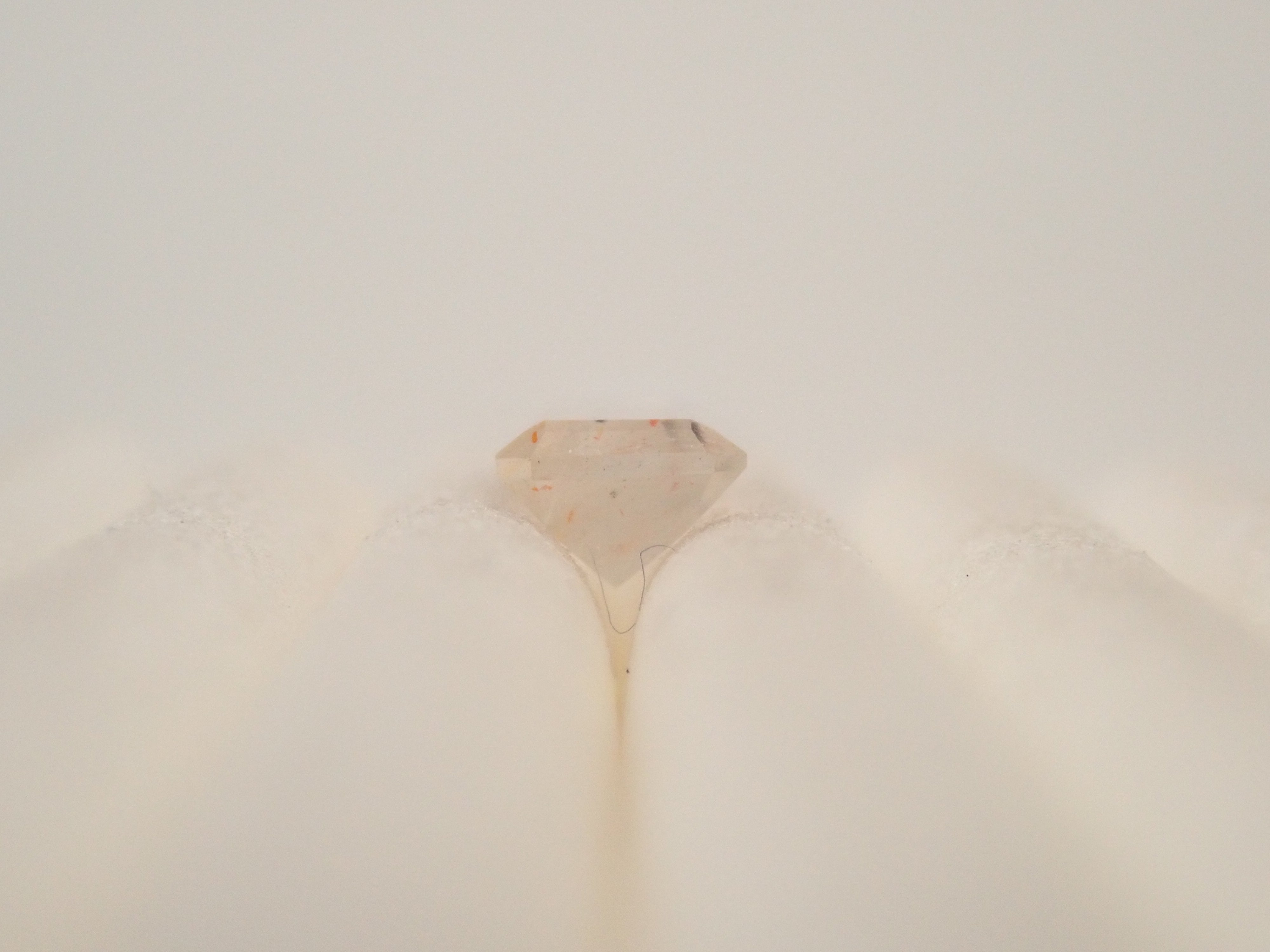 【12562050掲載】オーストラリア産レインボーラティスサンストーン 0.657ctルース