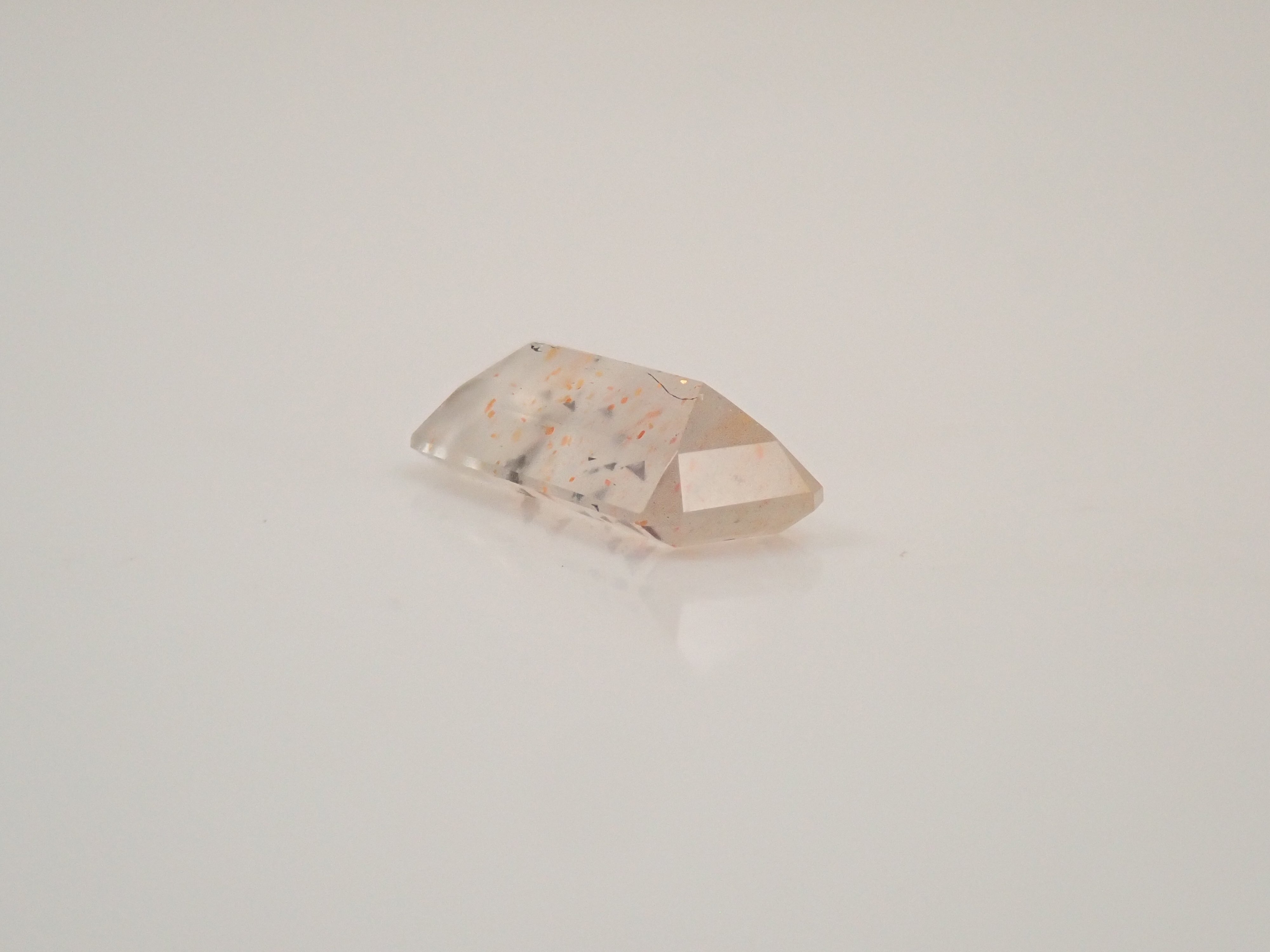 【12562050掲載】オーストラリア産レインボーラティスサンストーン 0.657ctルース