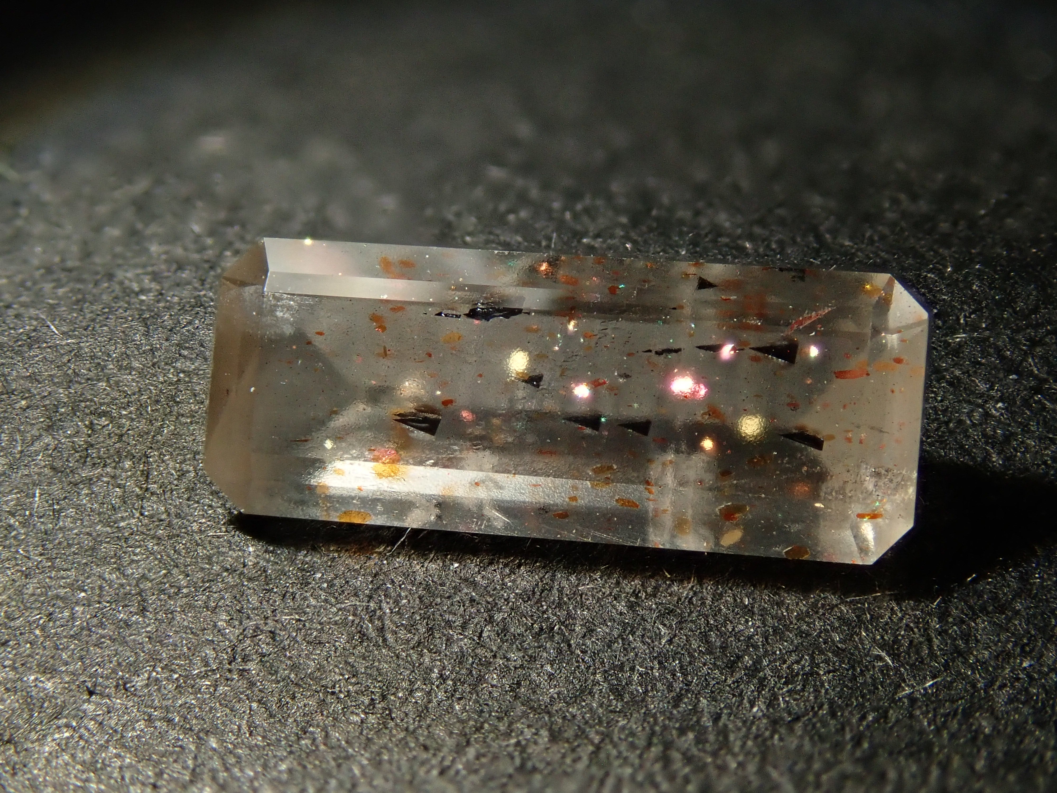 【12562050掲載】オーストラリア産レインボーラティスサンストーン 0.657ctルース