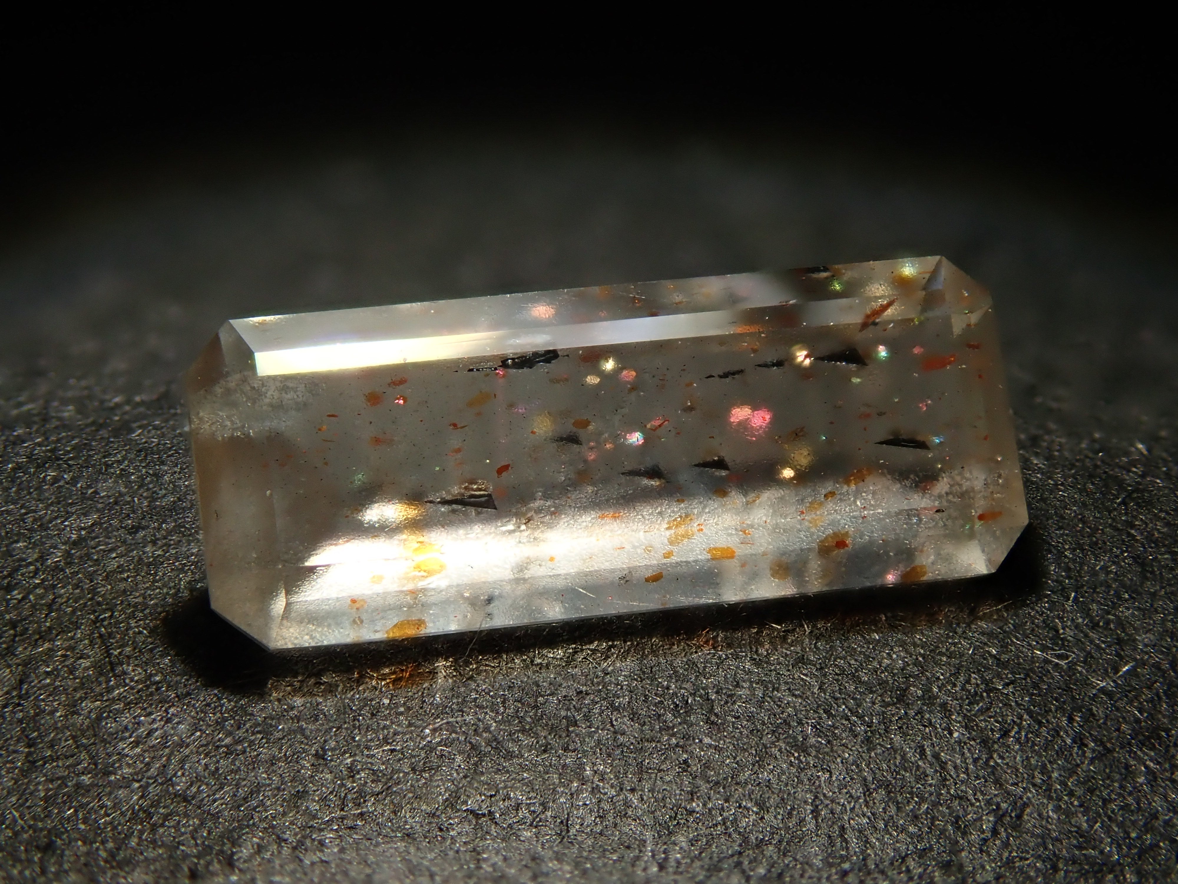 【12562050掲載】オーストラリア産レインボーラティスサンストーン 0.657ctルース