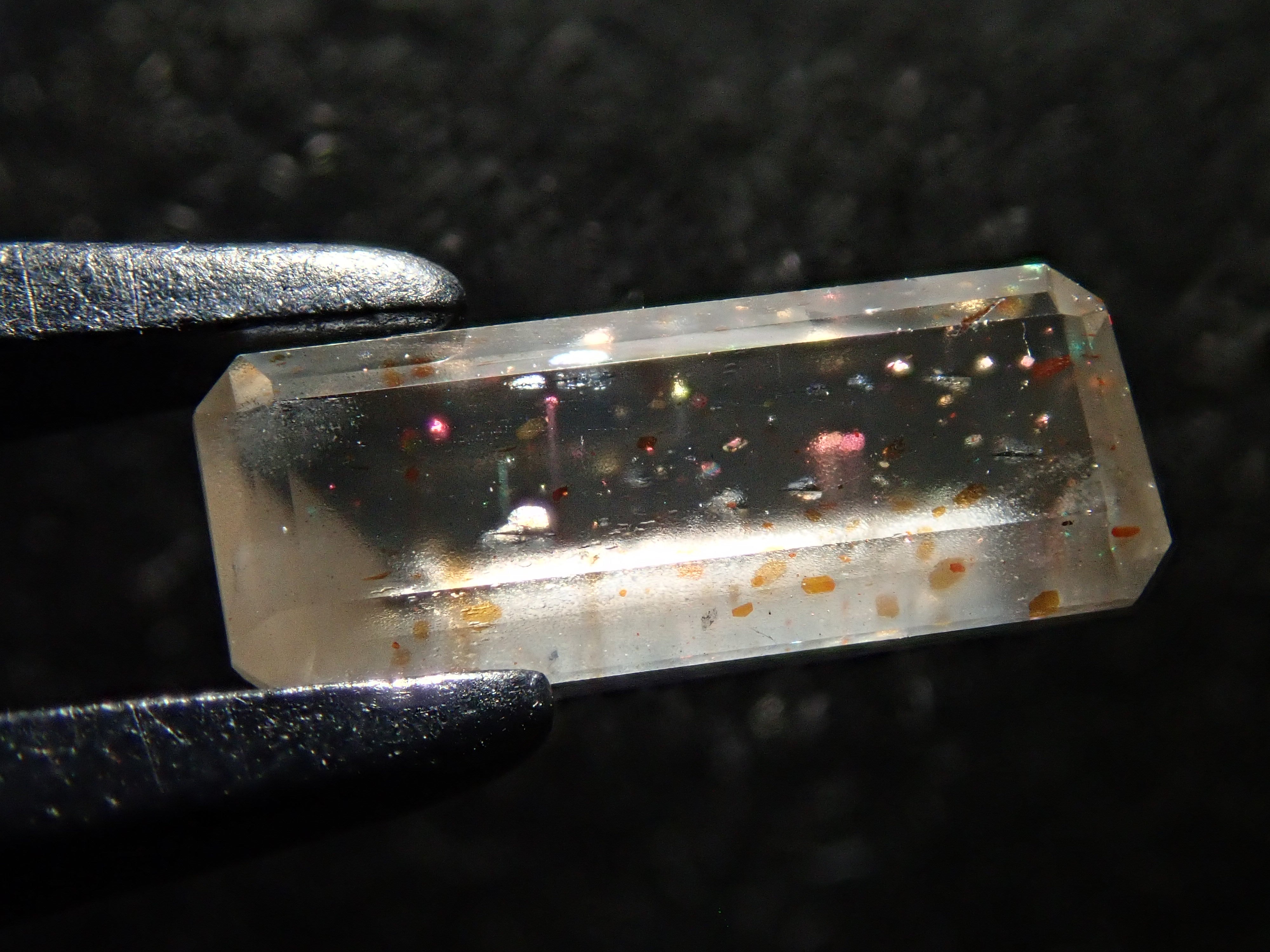 【12562050掲載】オーストラリア産レインボーラティスサンストーン 0.657ctルース