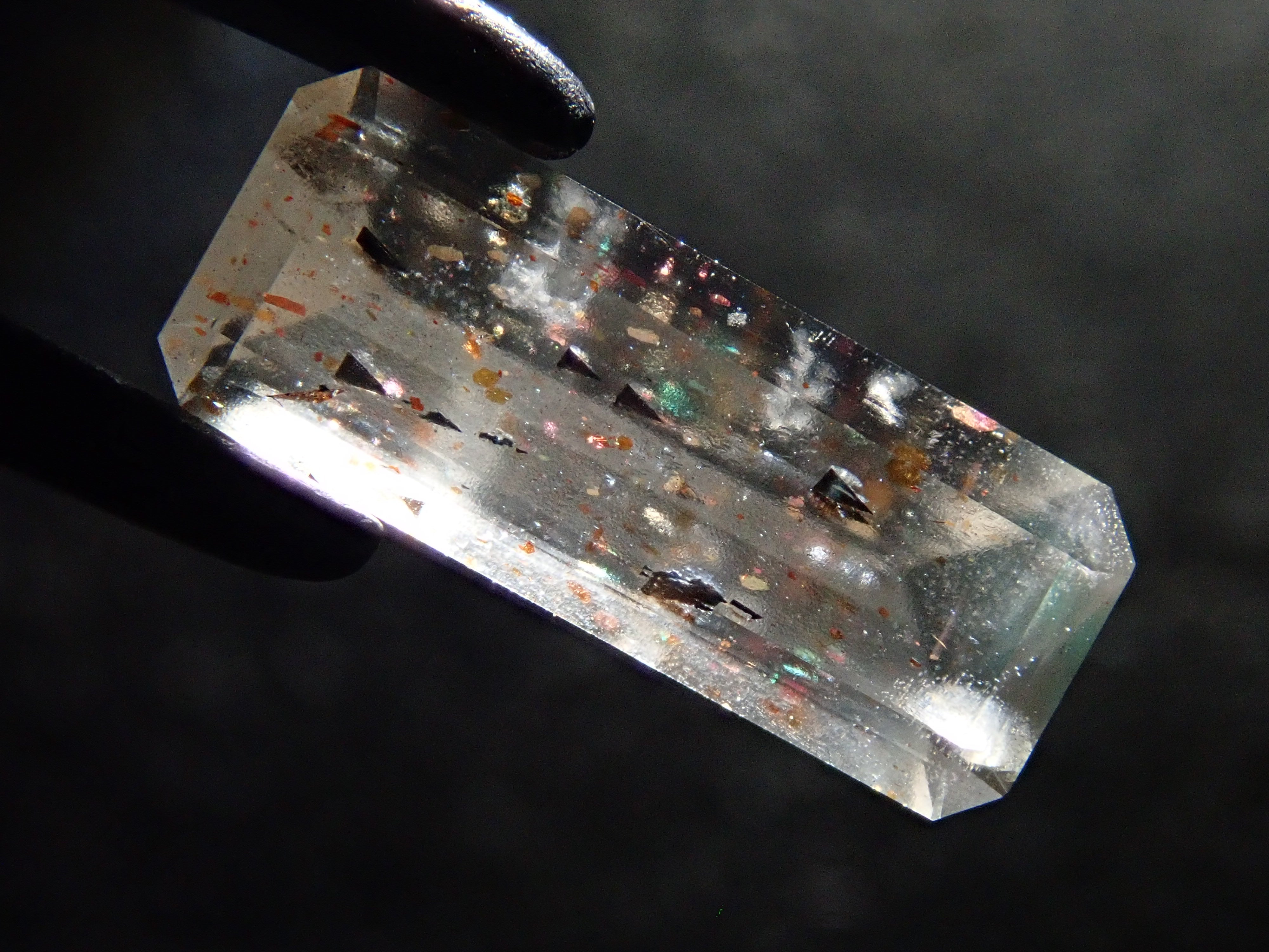 【12562050掲載】オーストラリア産レインボーラティスサンストーン 0.657ctルース