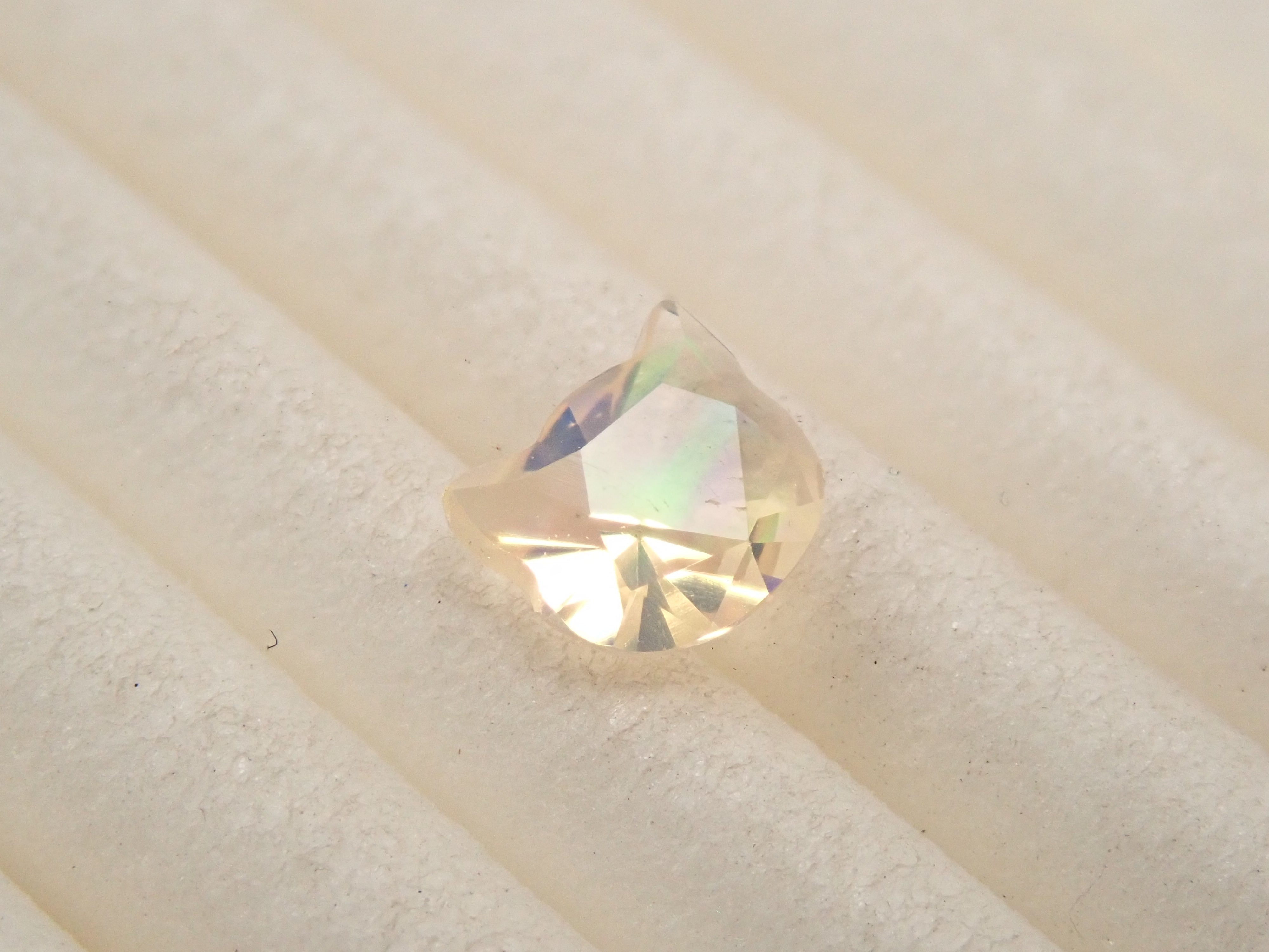 【12562400掲載】メキシコ産オパール 0.265ctルース