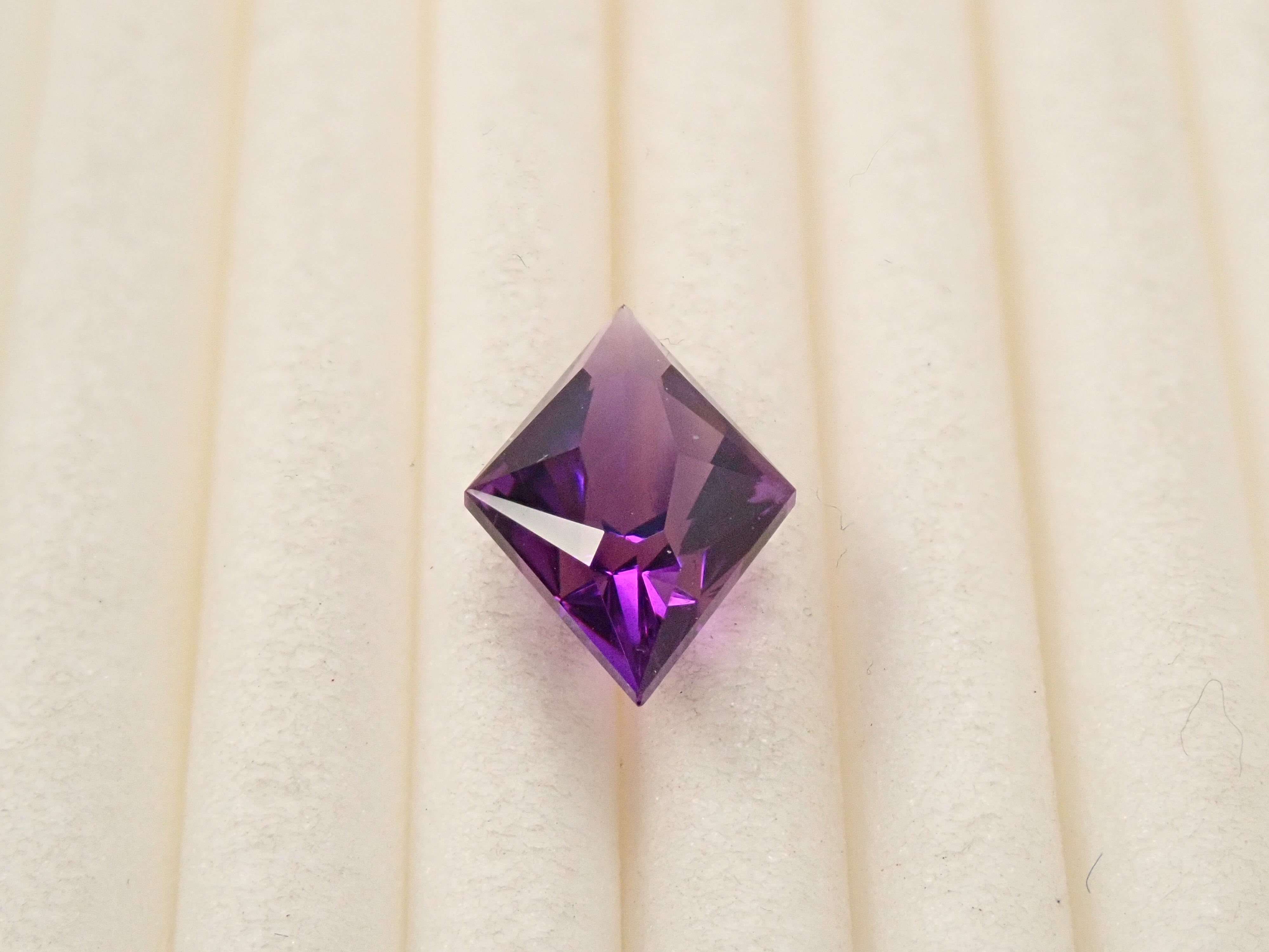 【12562111掲載】カラーシフトアメジスト 1.085ctルース