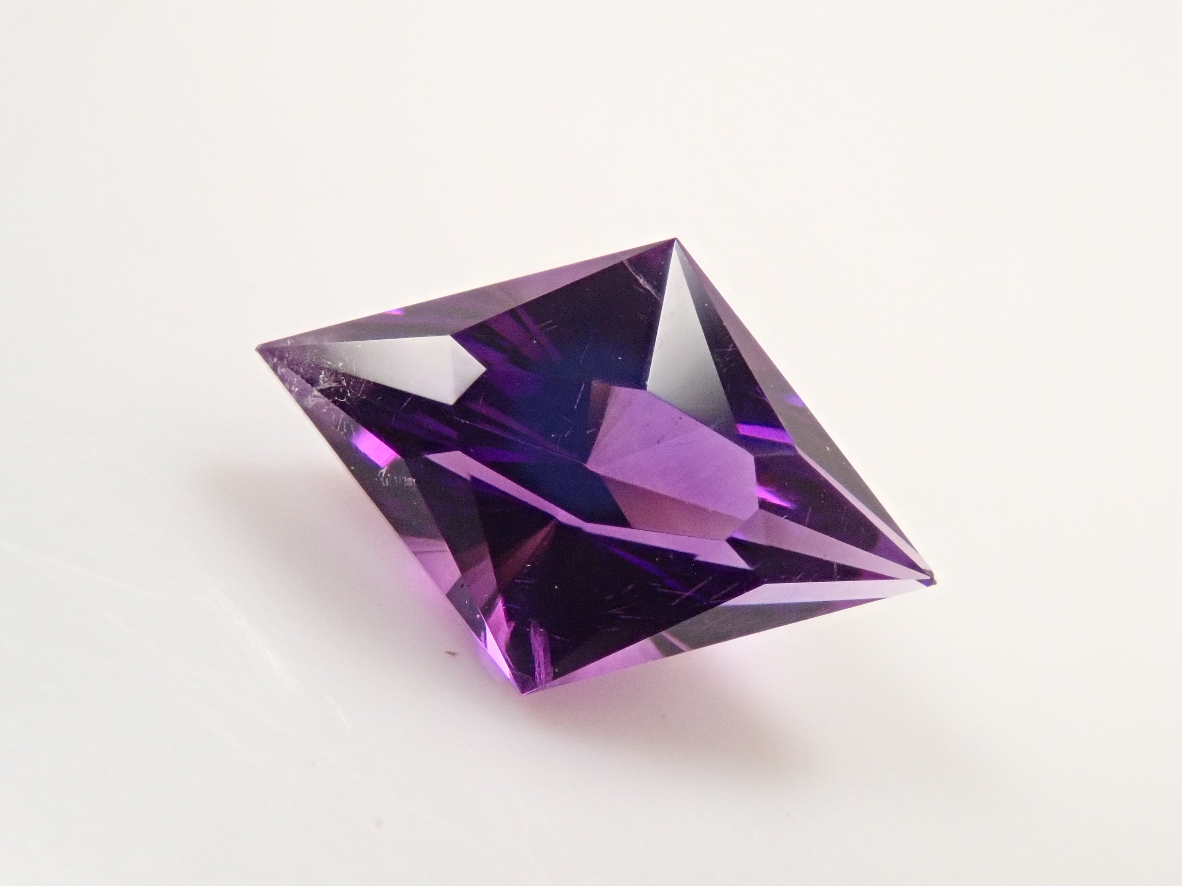 【12562111掲載】カラーシフトアメジスト 1.085ctルース