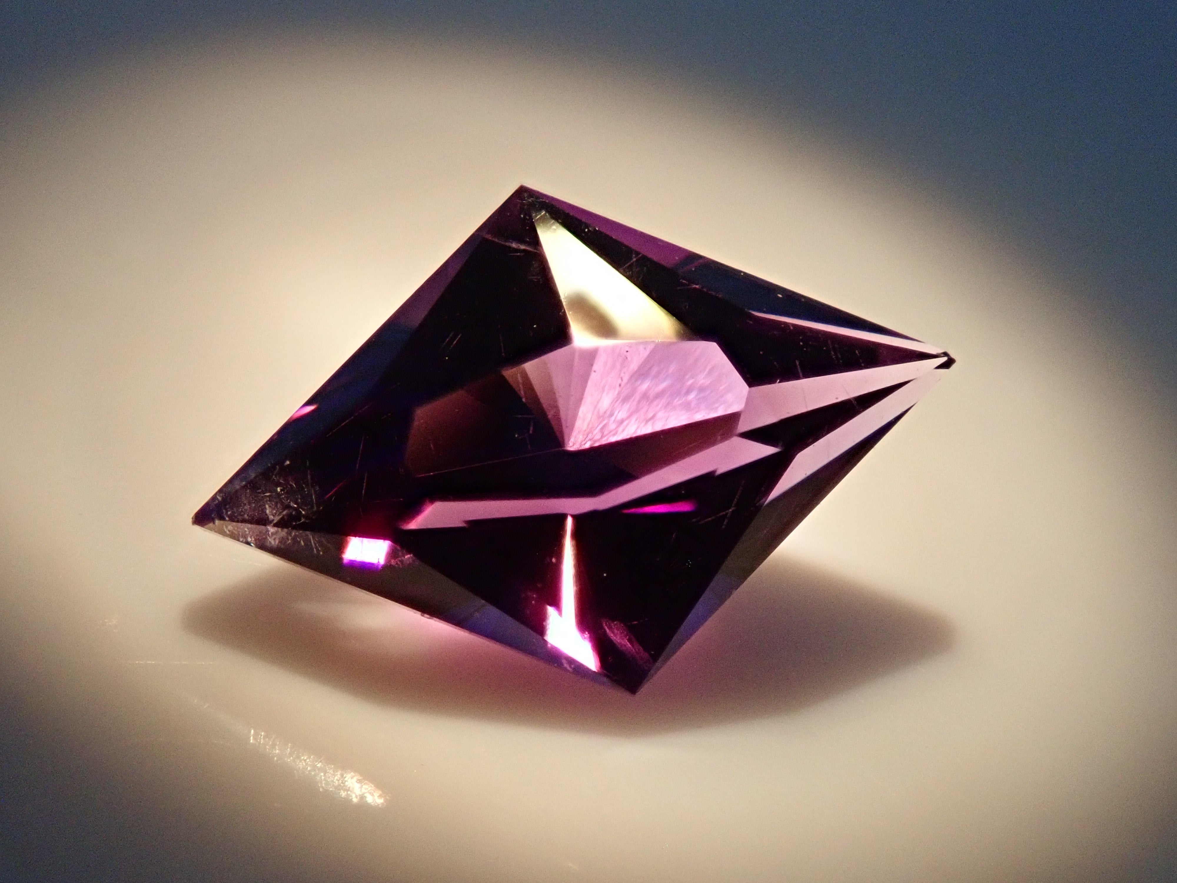 【12562111掲載】カラーシフトアメジスト 1.085ctルース