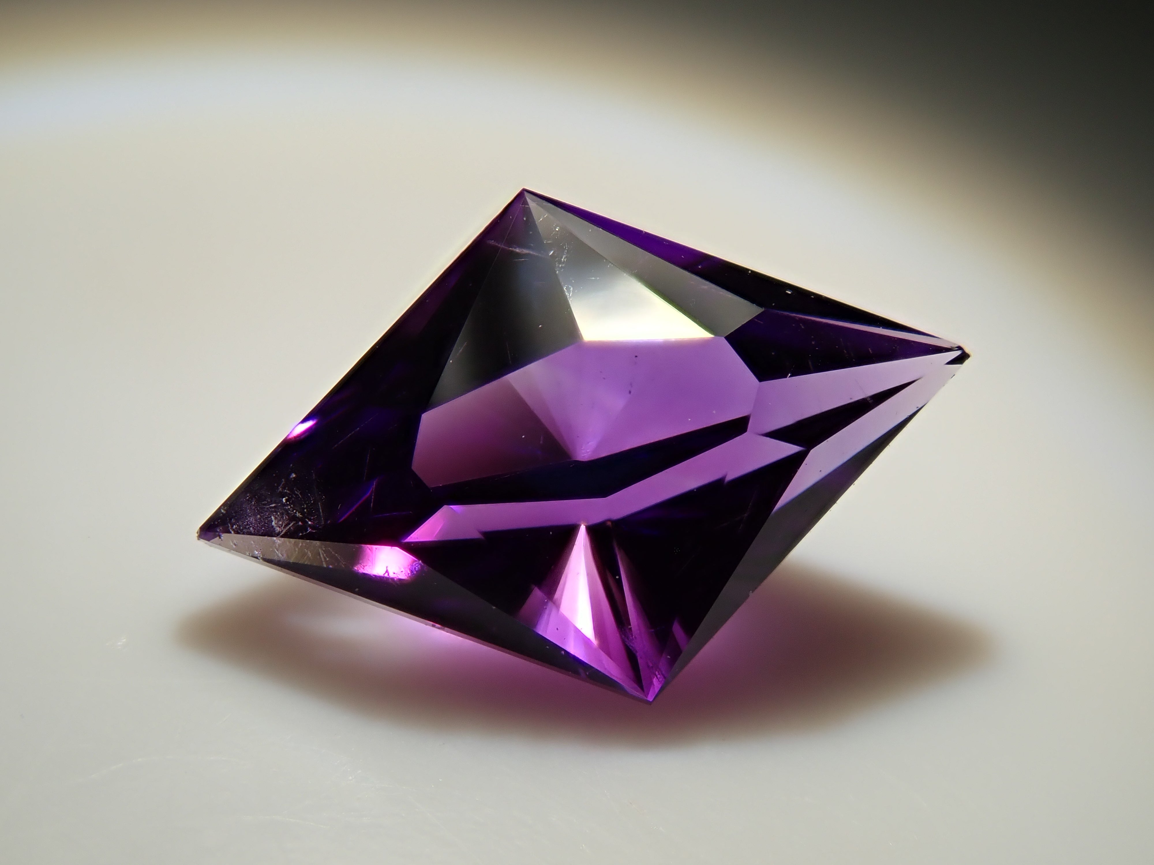 【12562111掲載】カラーシフトアメジスト 1.085ctルース