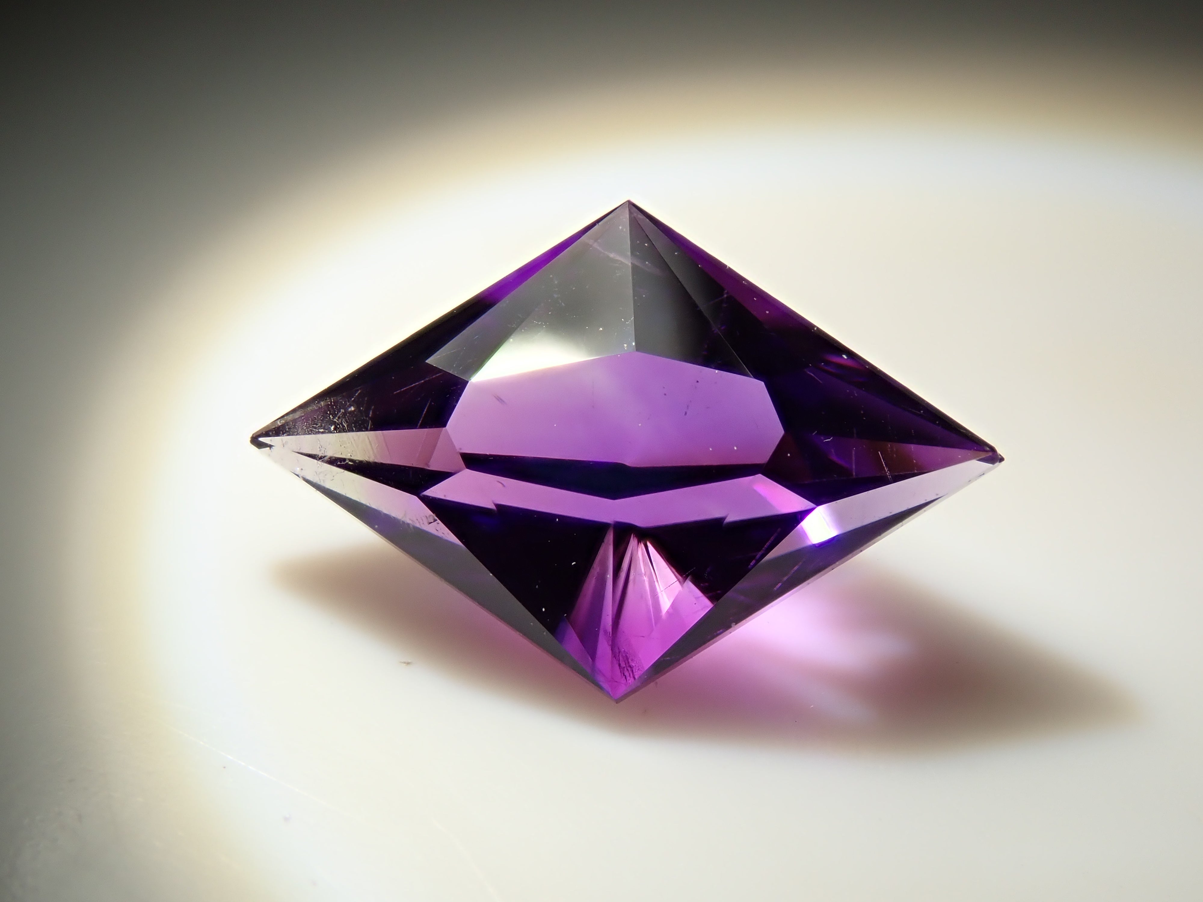 【12562111掲載】カラーシフトアメジスト 1.085ctルース