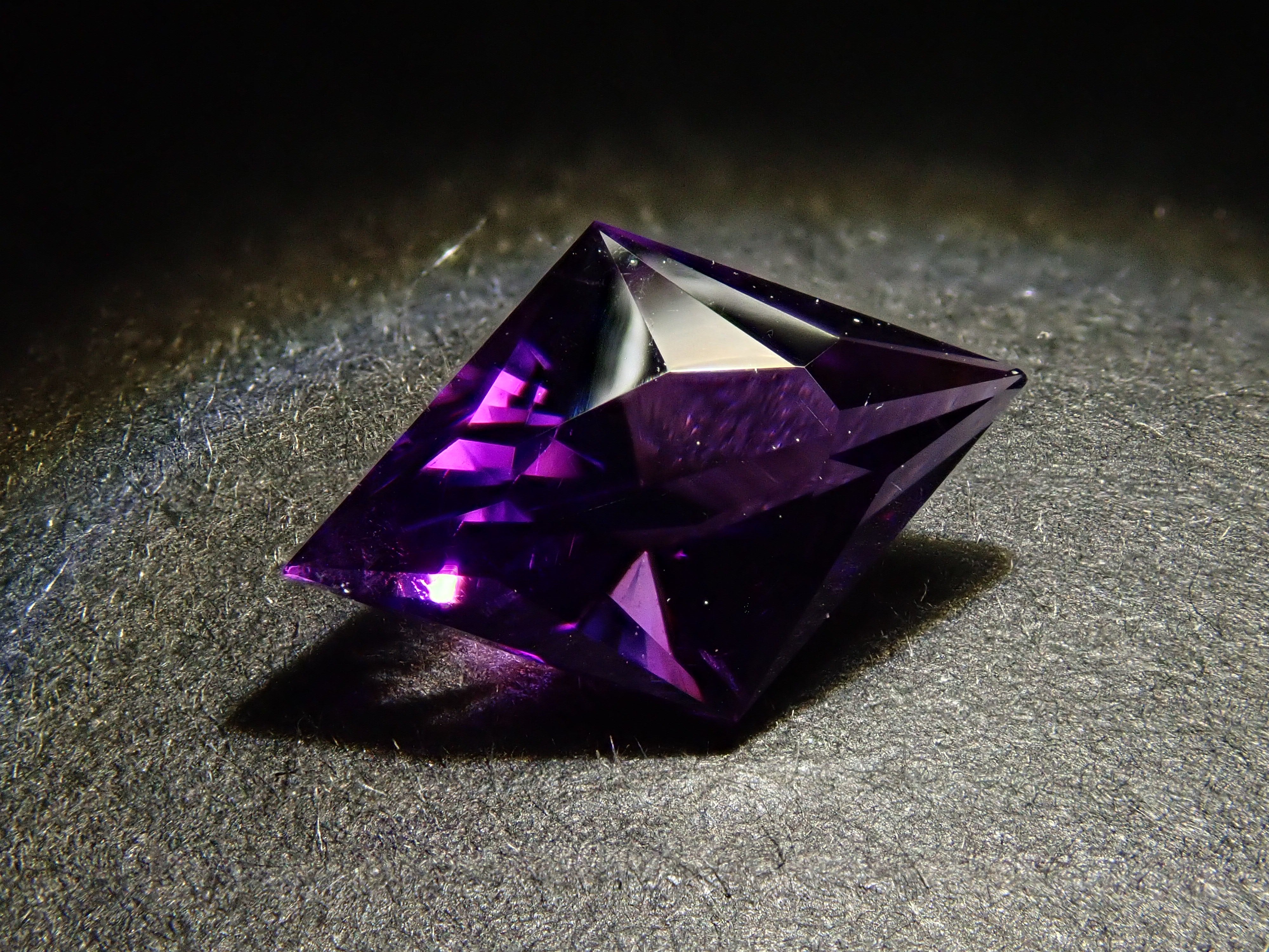 【12562111掲載】カラーシフトアメジスト 1.085ctルース