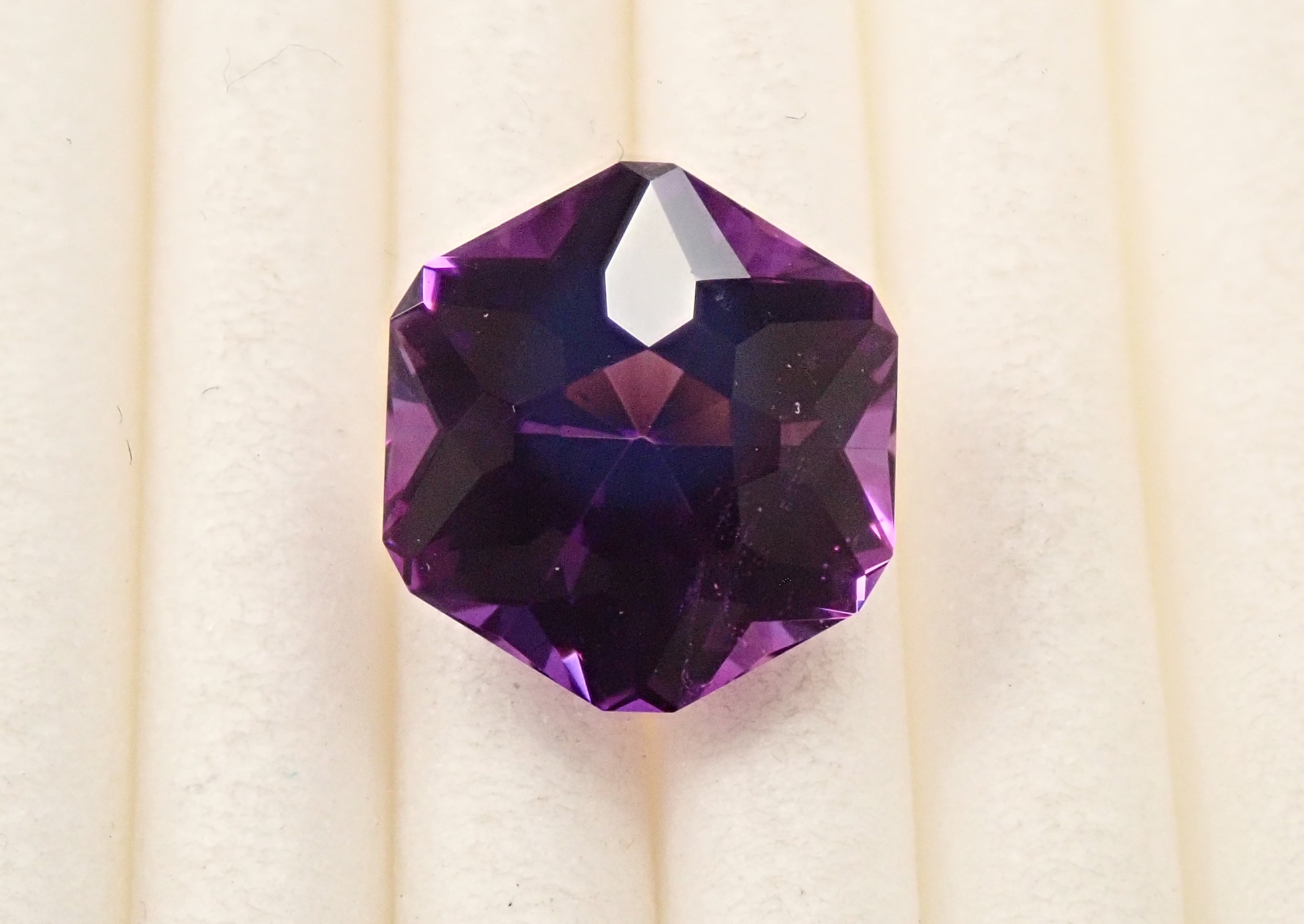 [12562112] Color-shifting amethyst 1.998ct loose stone