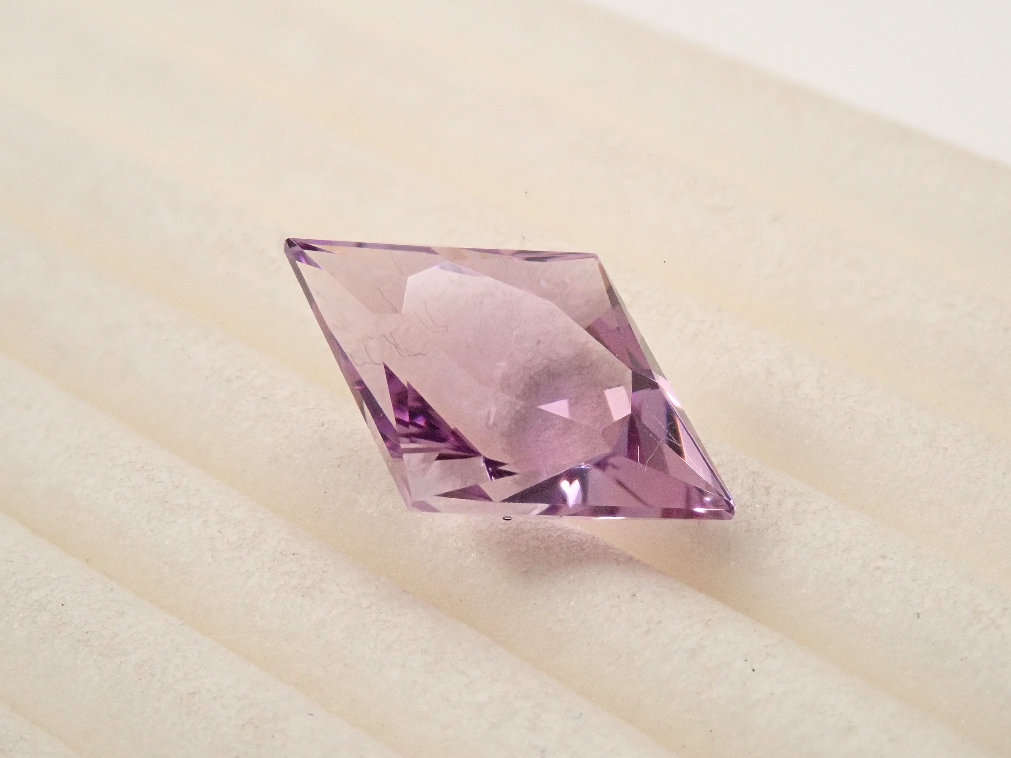 【12562115掲載】ピンクアメジスト 2.545ctルース