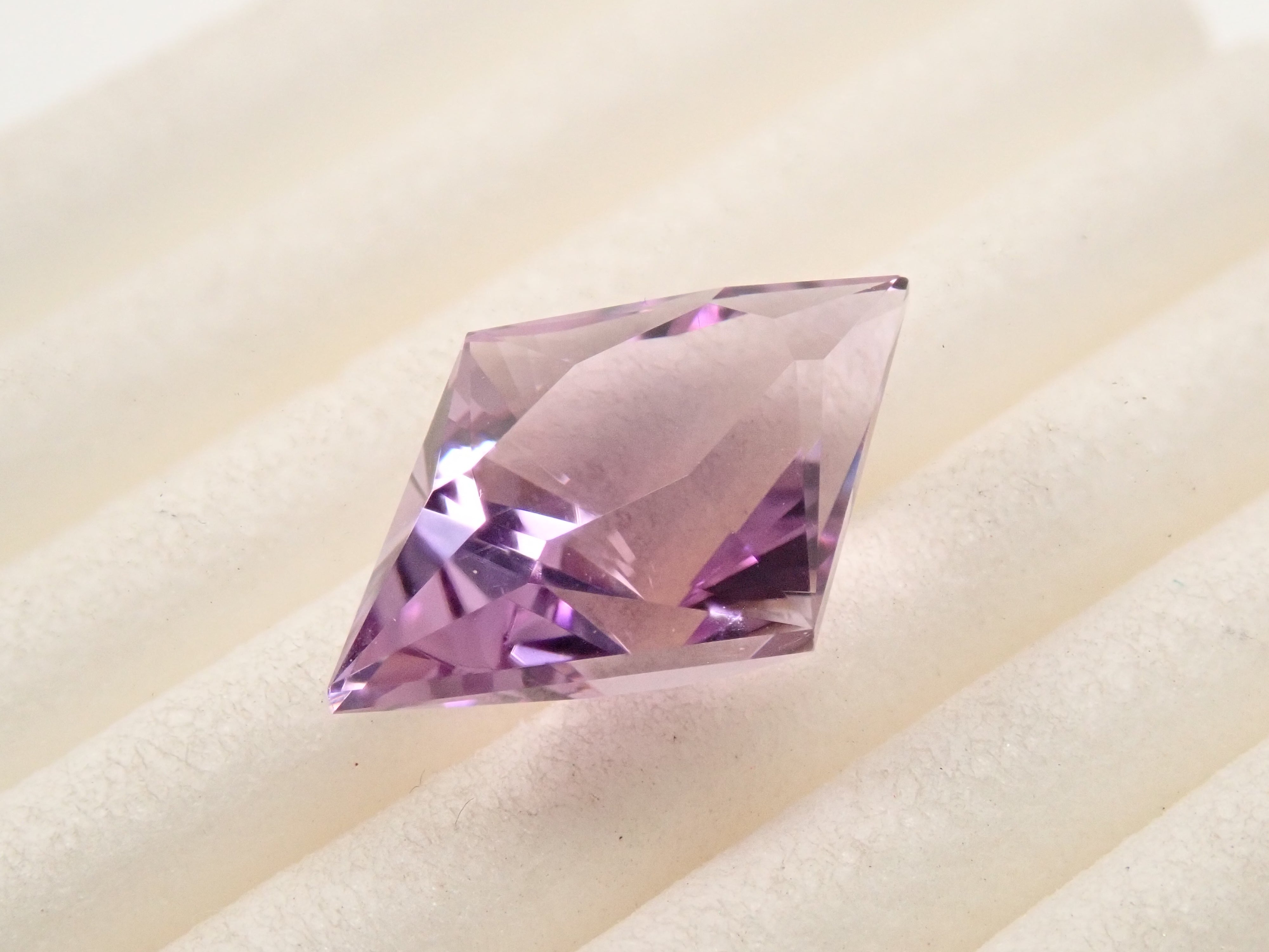 【12562115掲載】ピンクアメジスト 2.545ctルース
