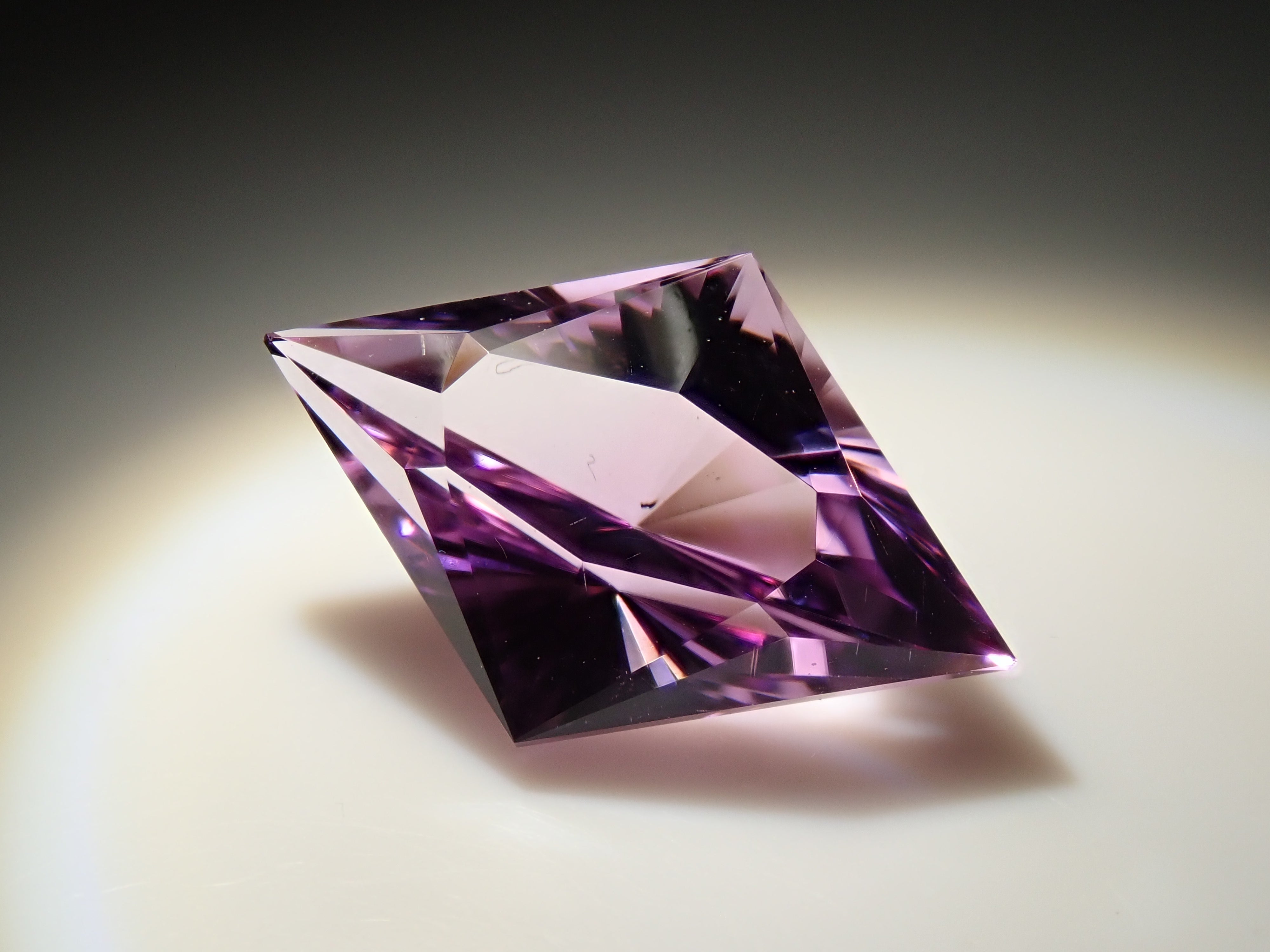 【12562115掲載】ピンクアメジスト 2.545ctルース