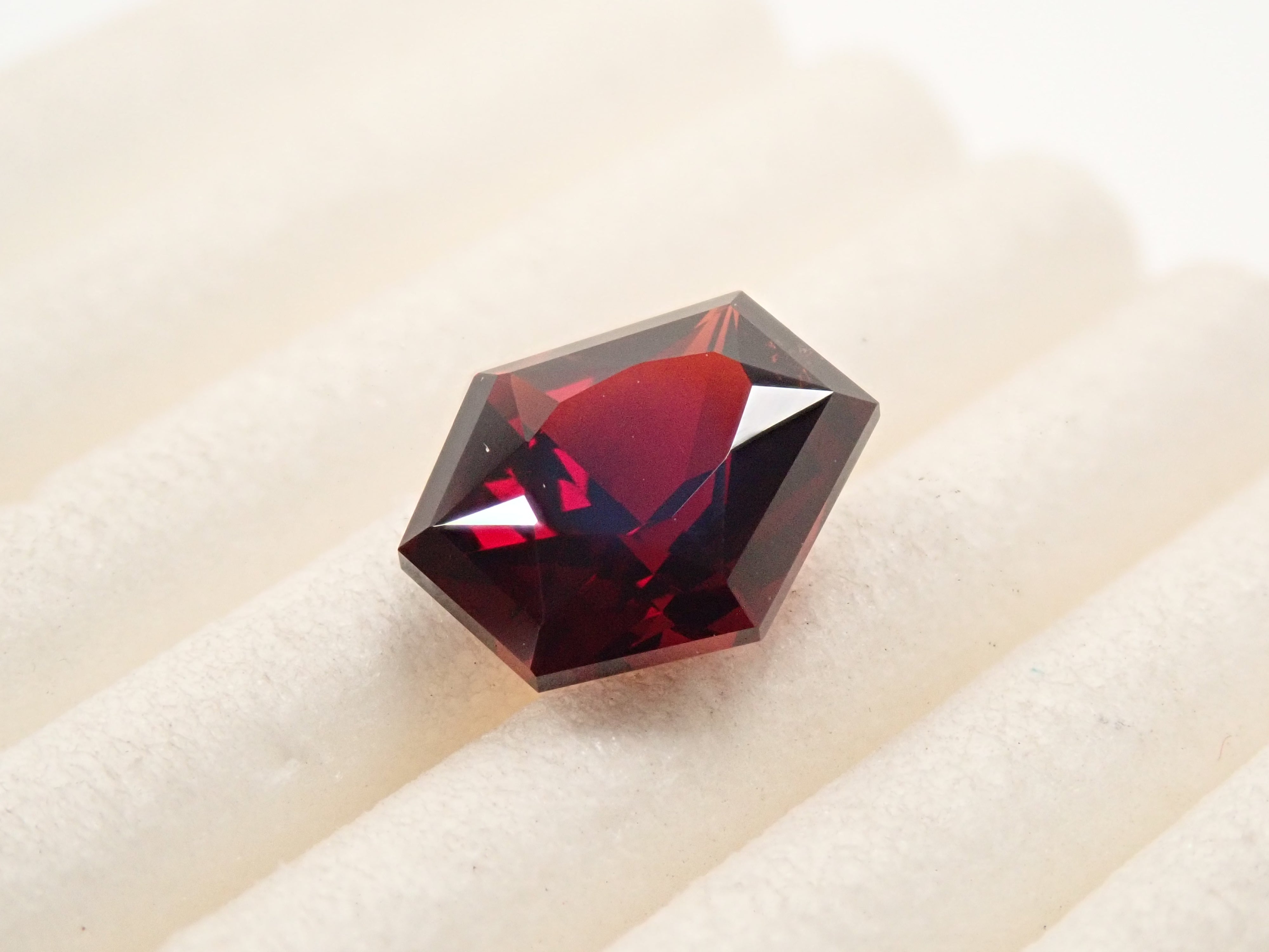 【12562117掲載】アルマンディンガーネット 1.363ctルース