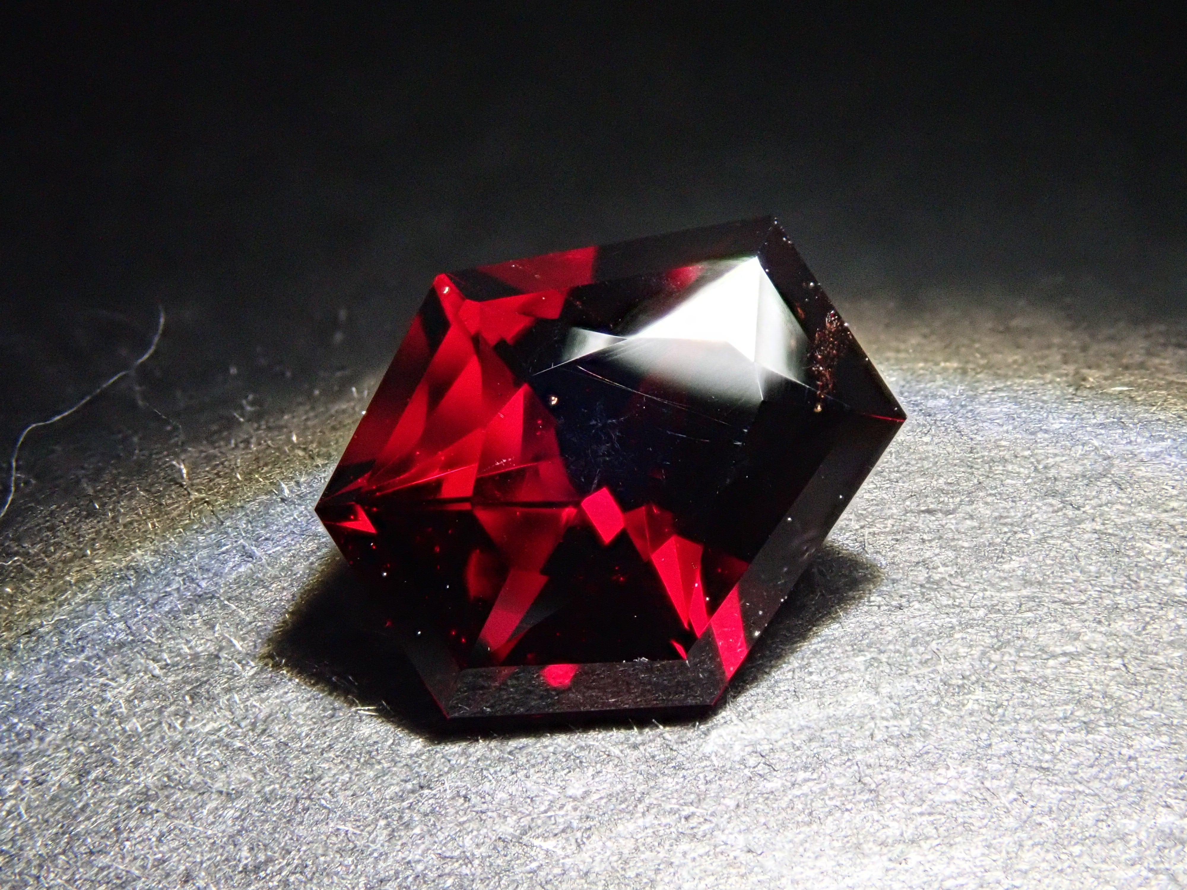 【12562117掲載】アルマンディンガーネット 1.363ctルース