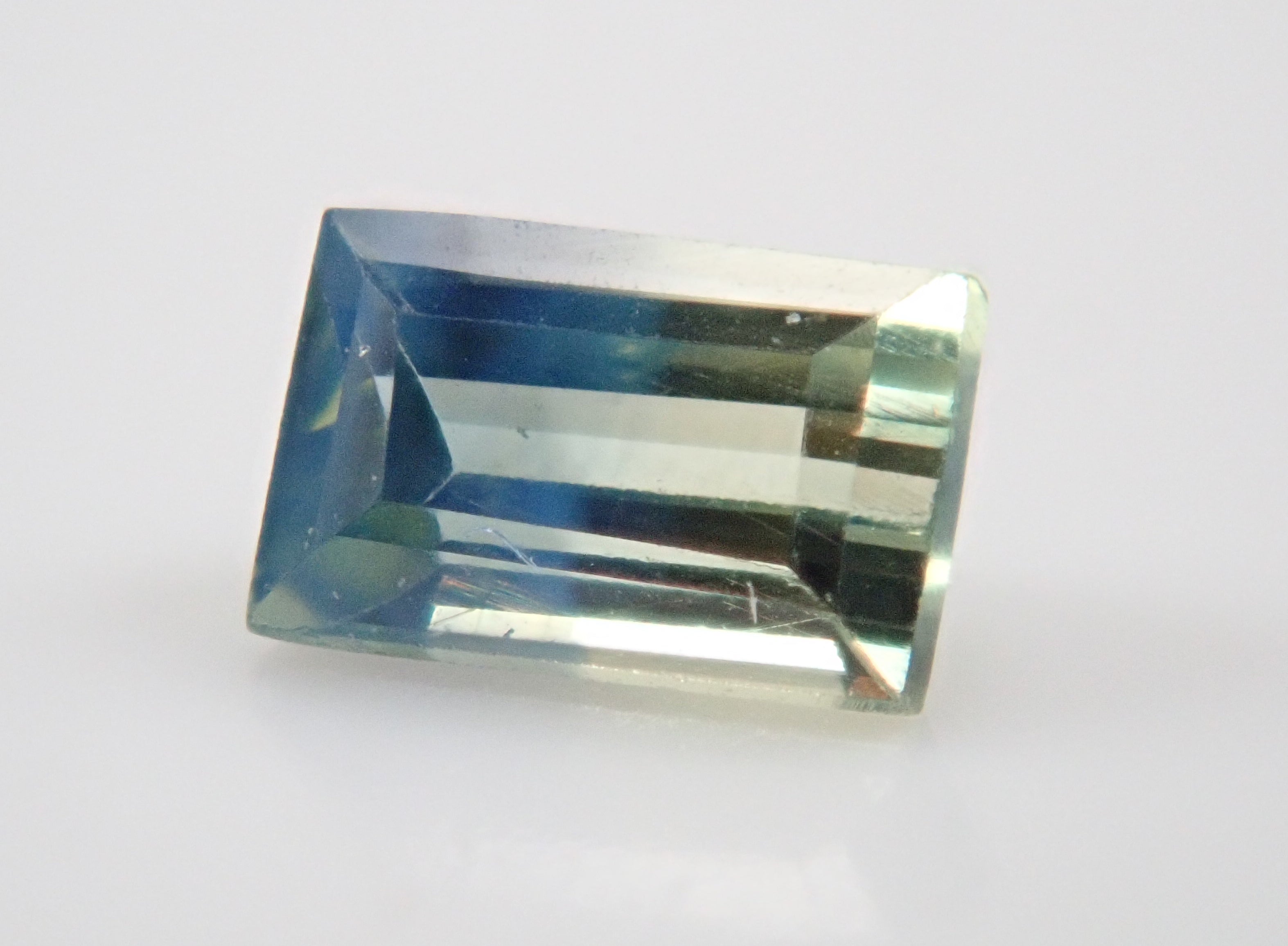 [On sale at 22:00 on 3/25] Bicolor sapphire 0.131ct loose stone