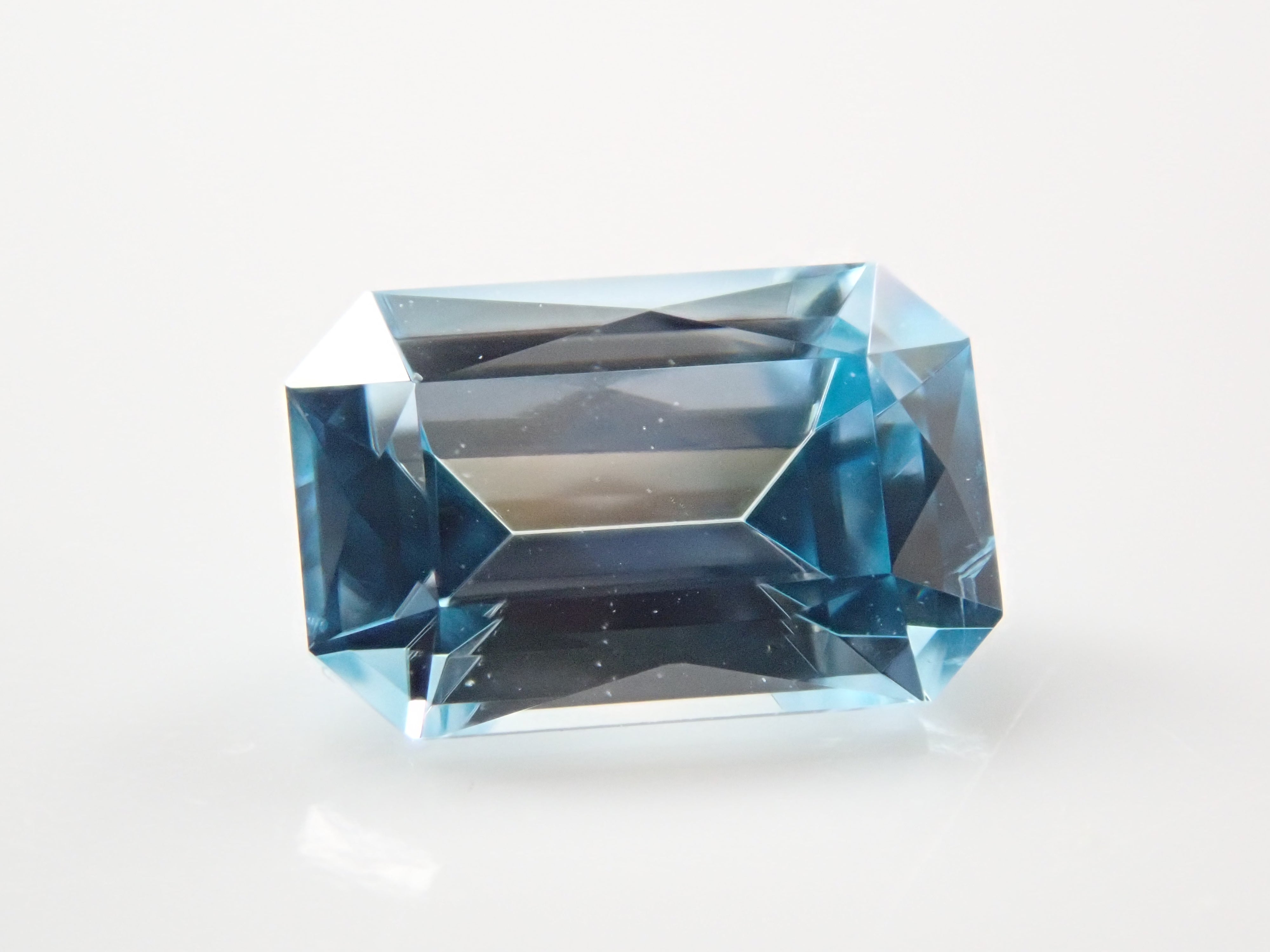 マラウイ産バイカラージルコン 0.809ctルース