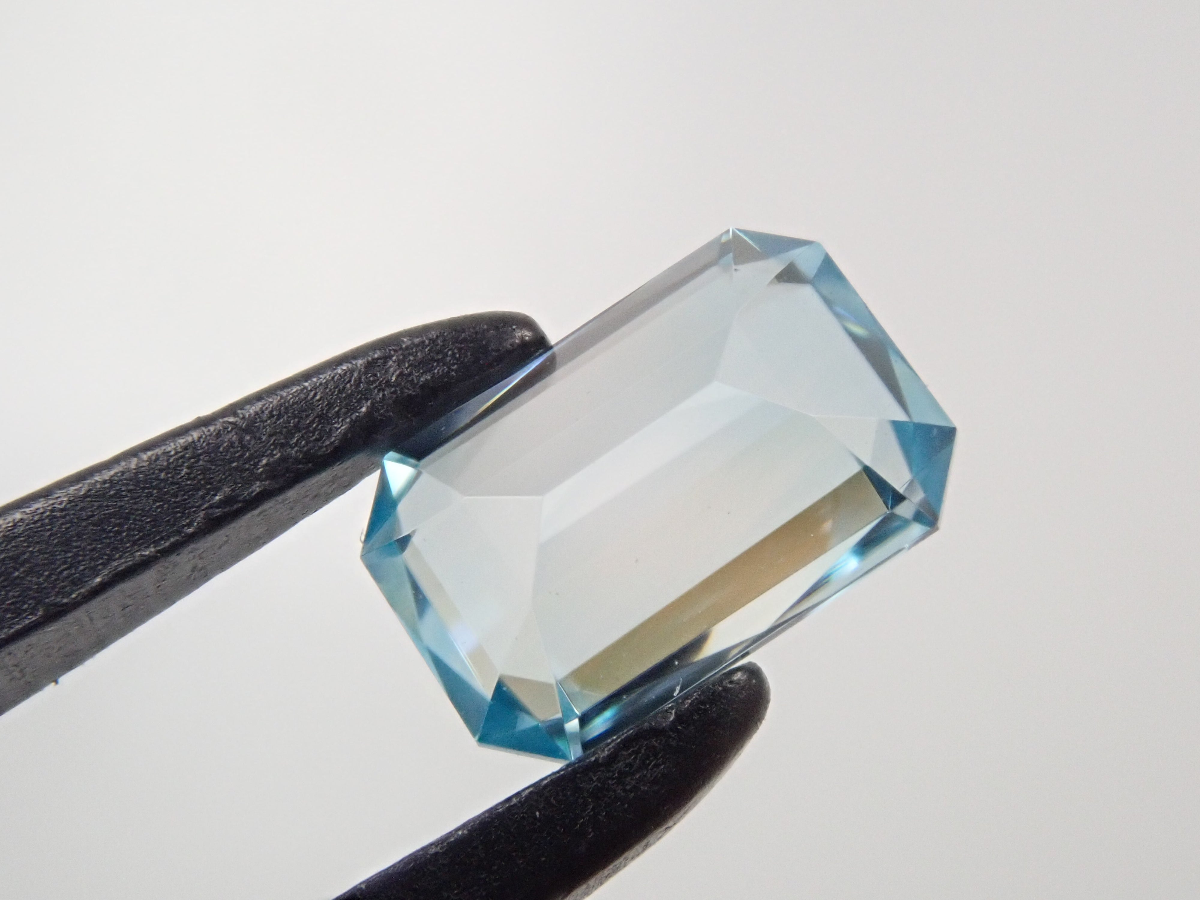 マラウイ産バイカラージルコン 0.809ctルース