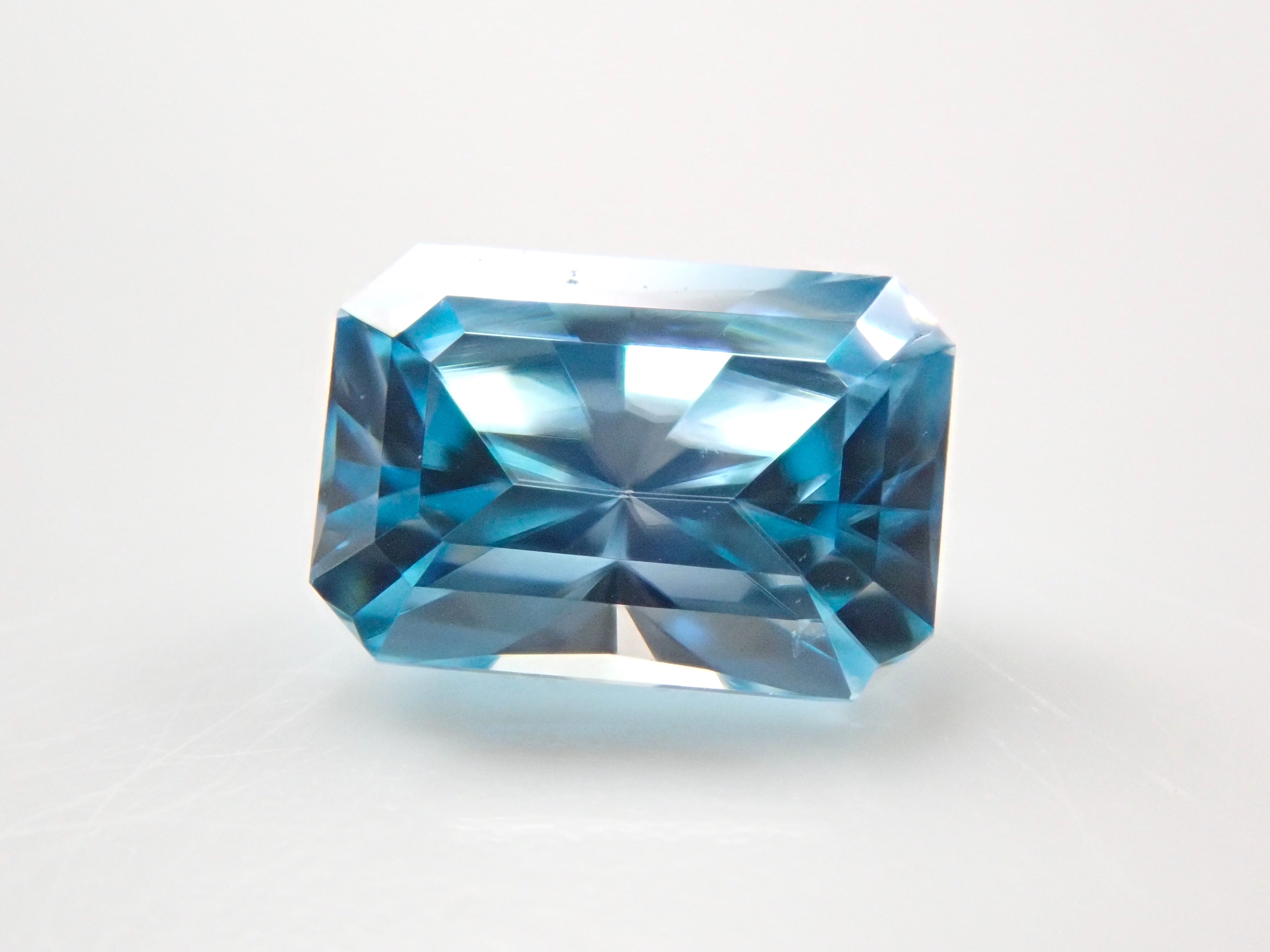 [On sale from 10pm on 5/18] Malawi bicolor zircon 0.621ct loose stone