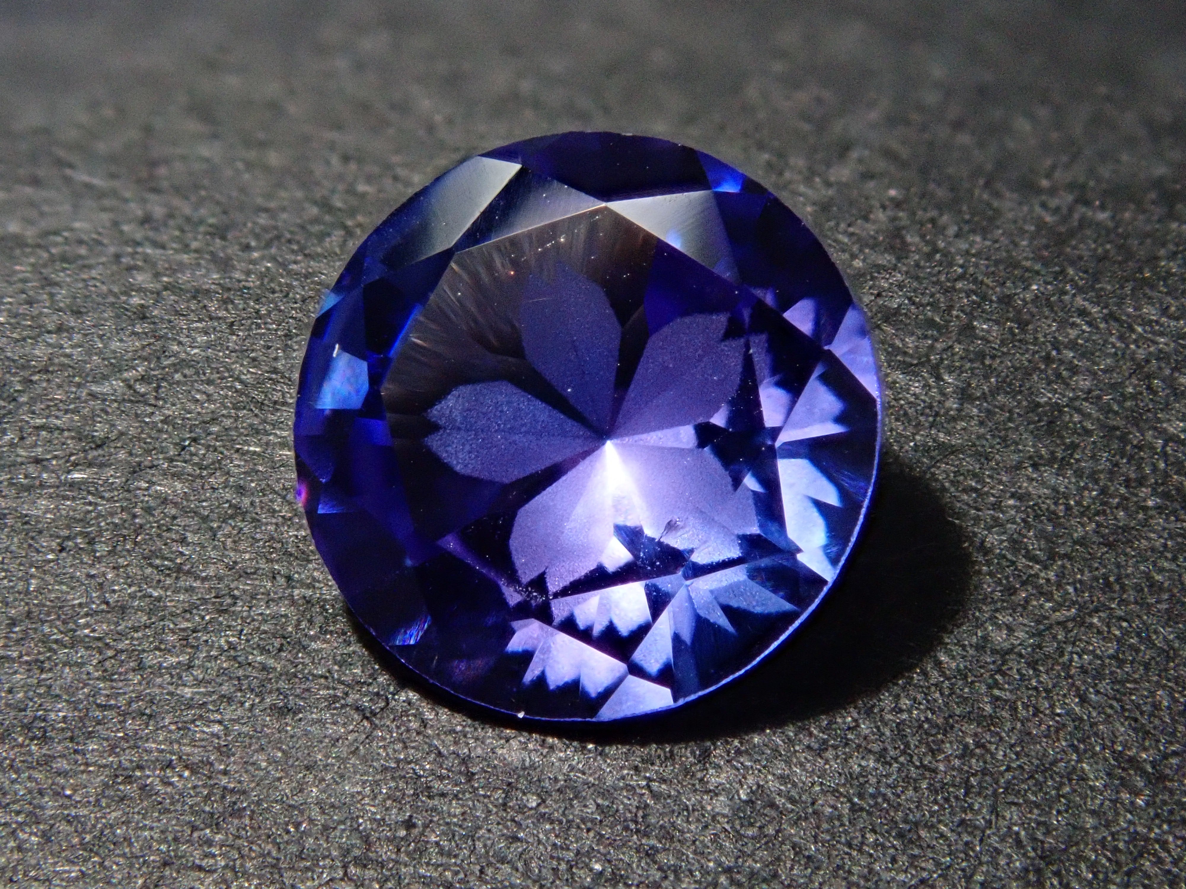 さくらインカット】タンザナイト 6.0mm/0.701ctルース