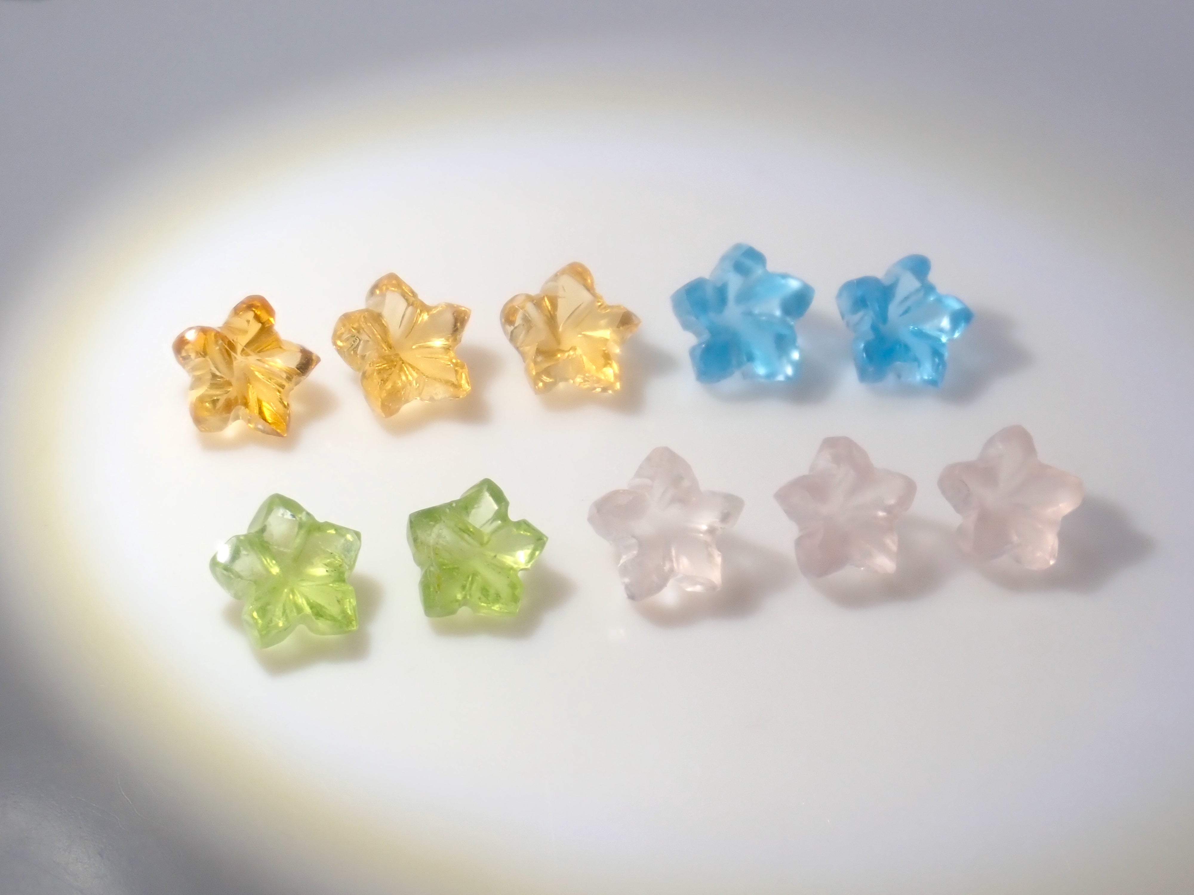 【3/28 22時販売】《限定10石》プルメリアカットのカービング（ペリドット、ブルートパーズ、シトリン、ローズクォーツ） 1石《複数購入割引有》