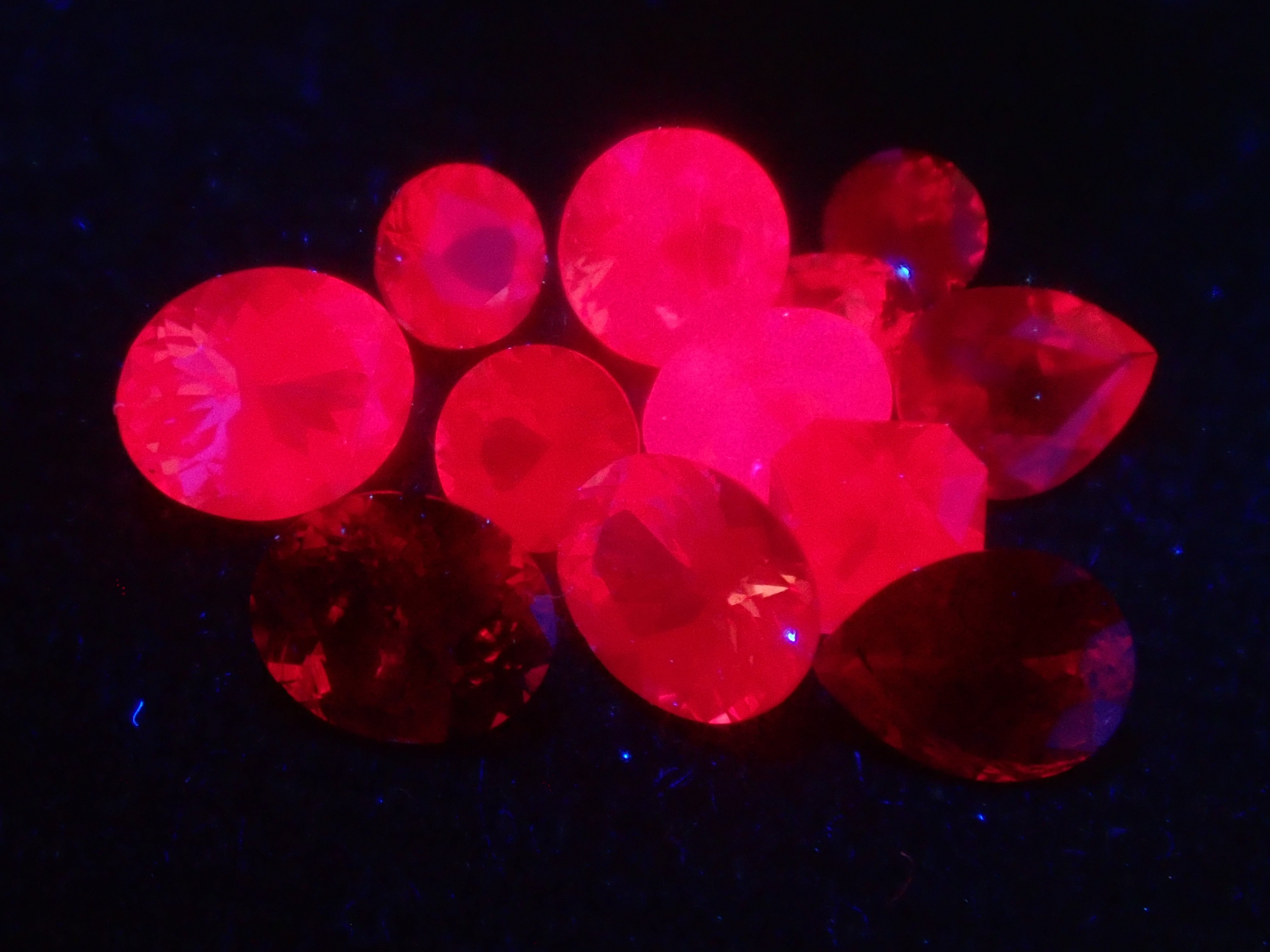 【3/29 22時販売】サンジェ氏カットのスピネル（シルキーピンク、ホットピンク、レッドスピネル、パパラチアカラーなど）1石ルース《複数購入割引有》