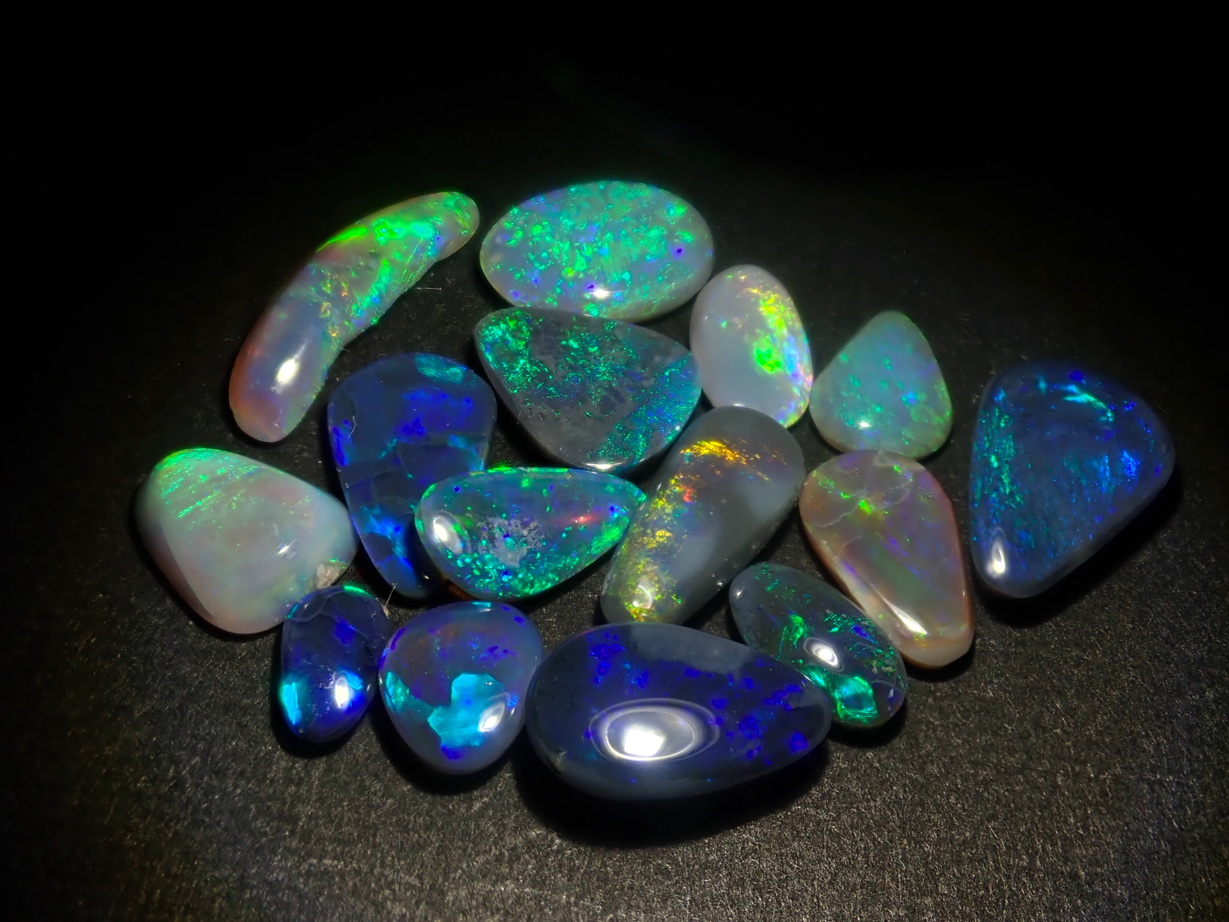 【4/4 22時販売】《ツーソン新着・限定15石》オーストラリア産ブラック1石ルース（ライトニングリッジ産）《複数購入割引有》