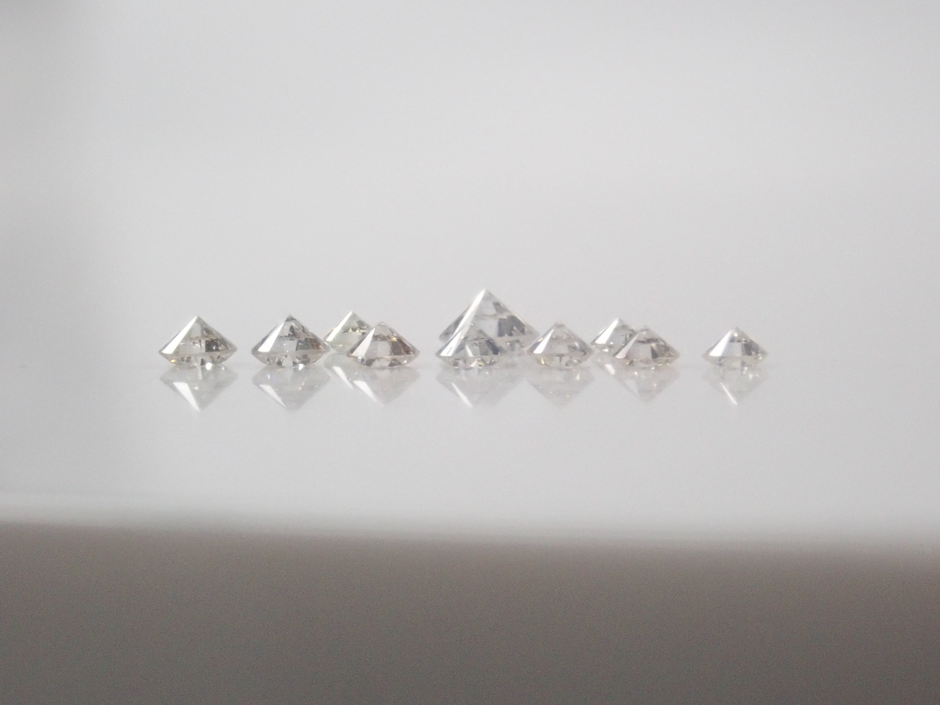 含一般售價35,800日圓，附中央寶石研究所鑑定書(F/VVS-2/EXCELLENT/H&C)的鑽石扭蛋一顆《多件購買享折扣》