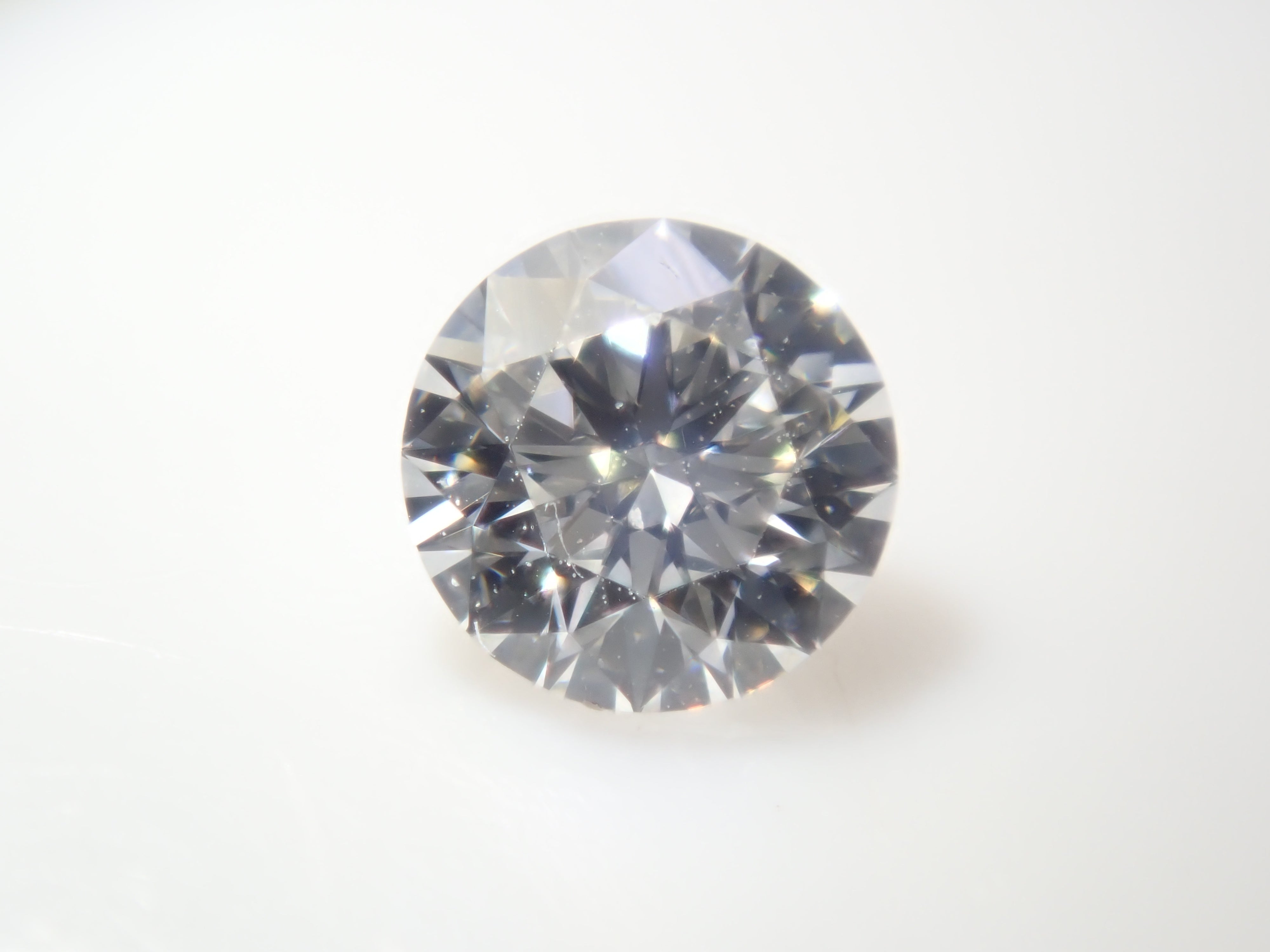 含一般售價35,800日圓，附中央寶石研究所鑑定書(F/VVS-2/EXCELLENT/H&C)的鑽石扭蛋一顆《多件購買享折扣》