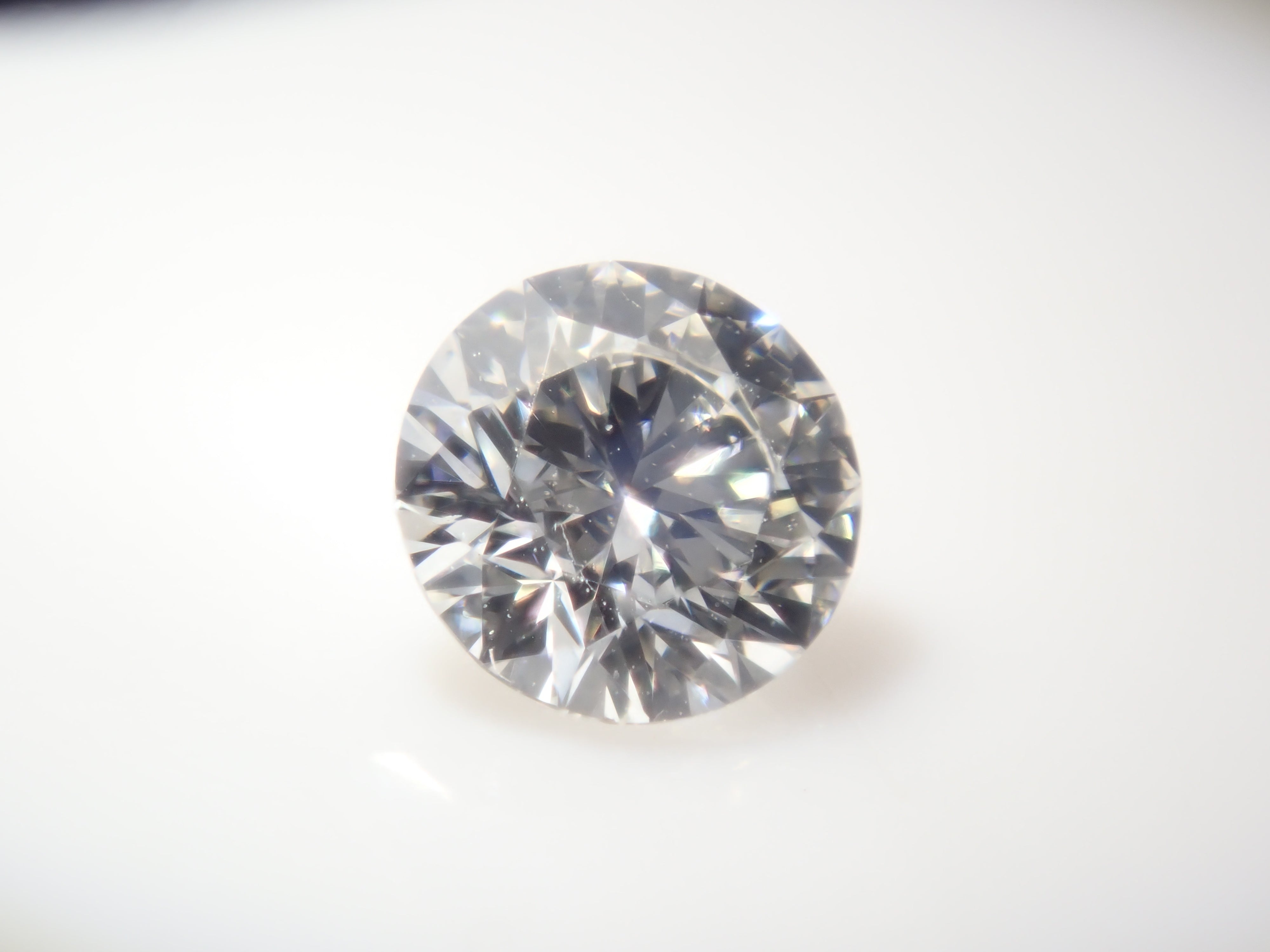 含一般售價35,800日圓，附中央寶石研究所鑑定書(F/VVS-2/EXCELLENT/H&C)的鑽石扭蛋一顆《多件購買享折扣》