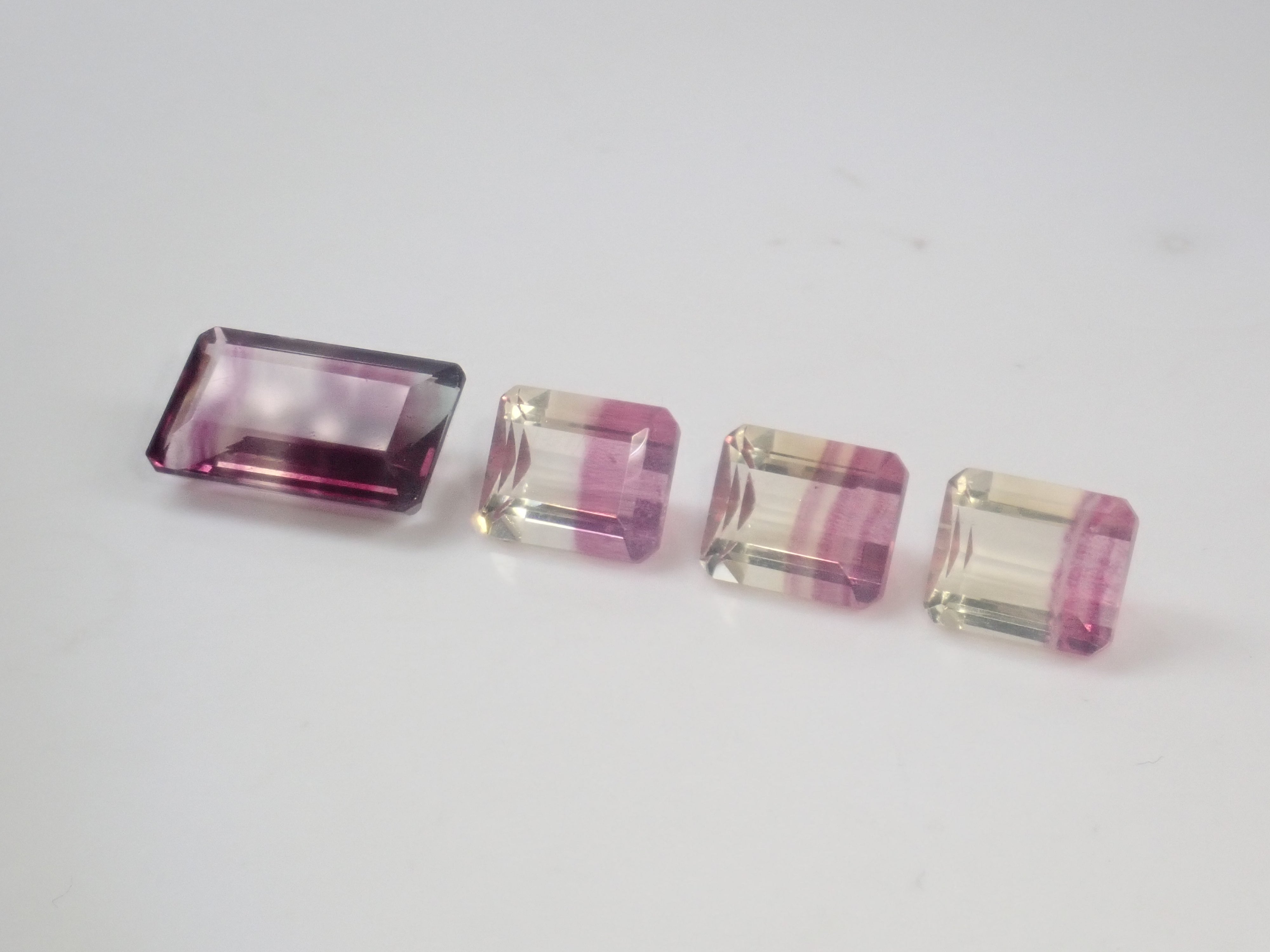 《Limited to 15 Stones》Fluorite Gacha including 2 Koshu-Kiseki-Kiriko stones (normally 49,800 yen) with 1 CC fluorite stone as a bonus《Multiple Purchase Discount Available》