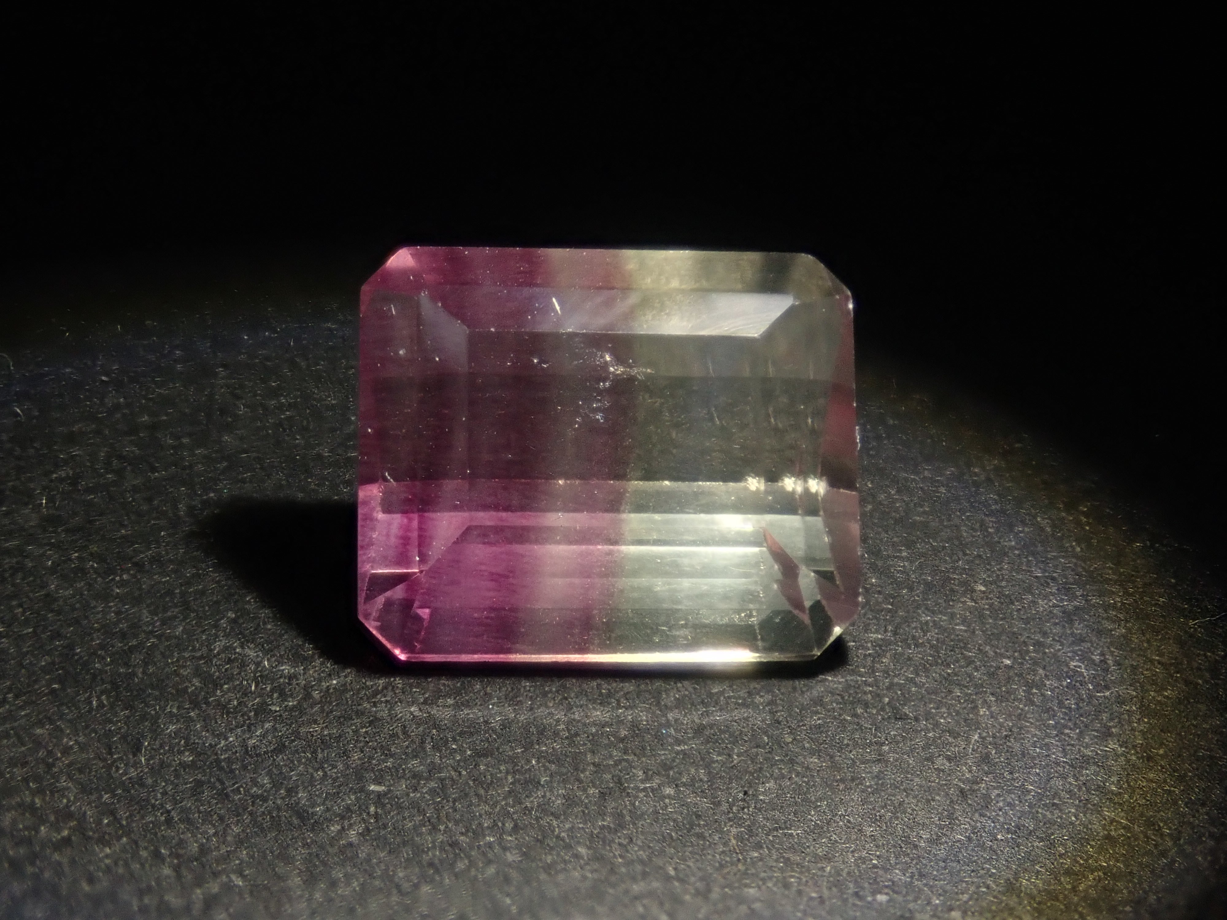 《Limited to 15 Stones》Fluorite Gacha including 2 Koshu-Kiseki-Kiriko stones (normally 49,800 yen) with 1 CC fluorite stone as a bonus《Multiple Purchase Discount Available》