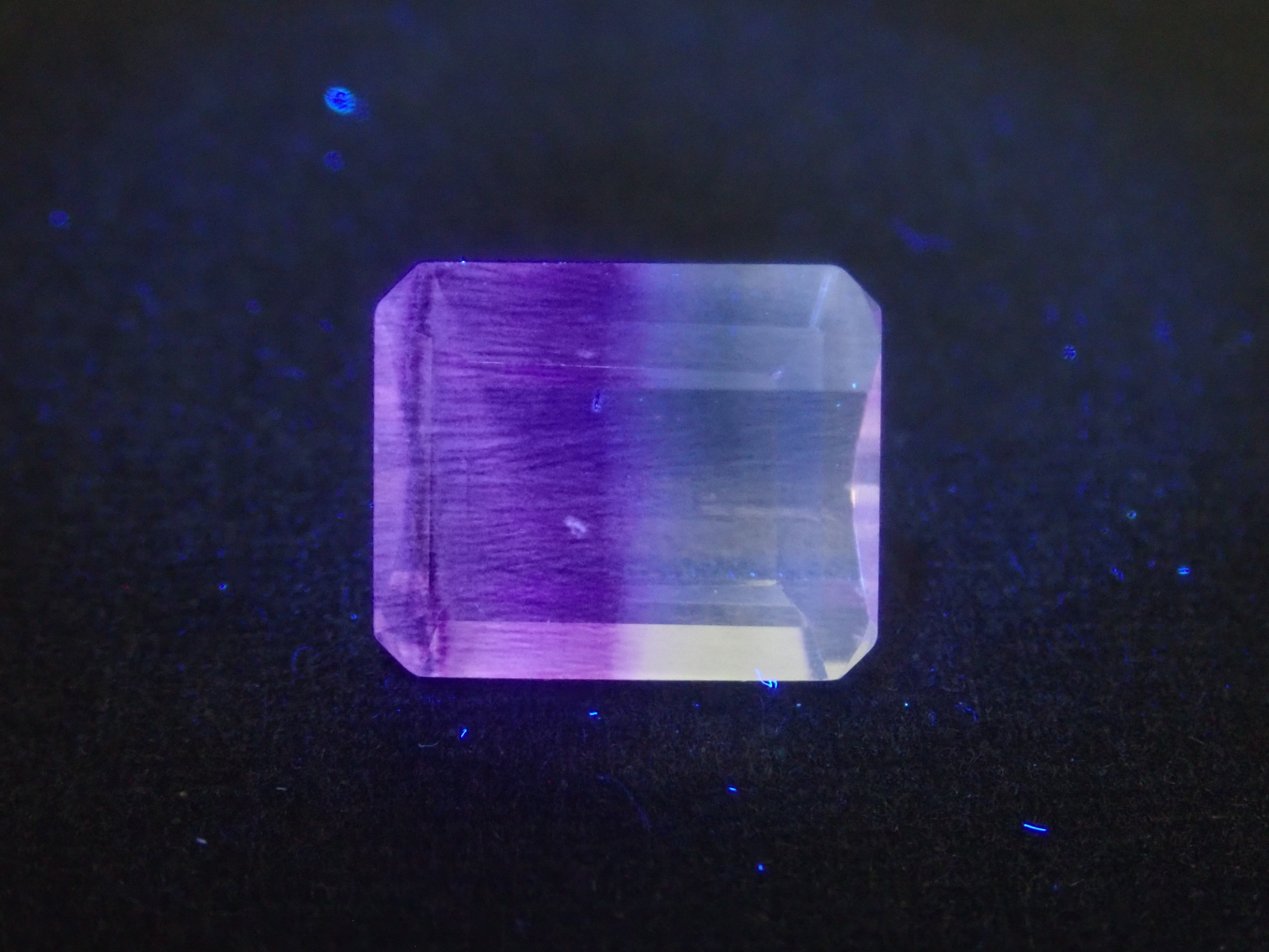 《Limited to 15 Stones》Fluorite Gacha including 2 Koshu-Kiseki-Kiriko stones (normally 49,800 yen) with 1 CC fluorite stone as a bonus《Multiple Purchase Discount Available》